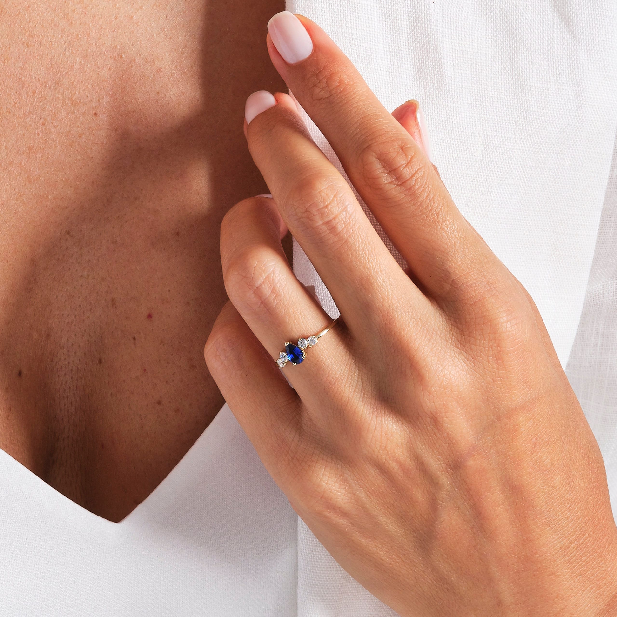 Pear Blue Sapphire Engagement Ring – 10K / 14K / 18K Solid Gold 💙✨
A stunning pear-cut blue sapphire set with sparkling diamond side stones. This timeless teardrop design symbolizes purity and love, making it a perfect engagement, anniversary, or September birthstone gift ring.