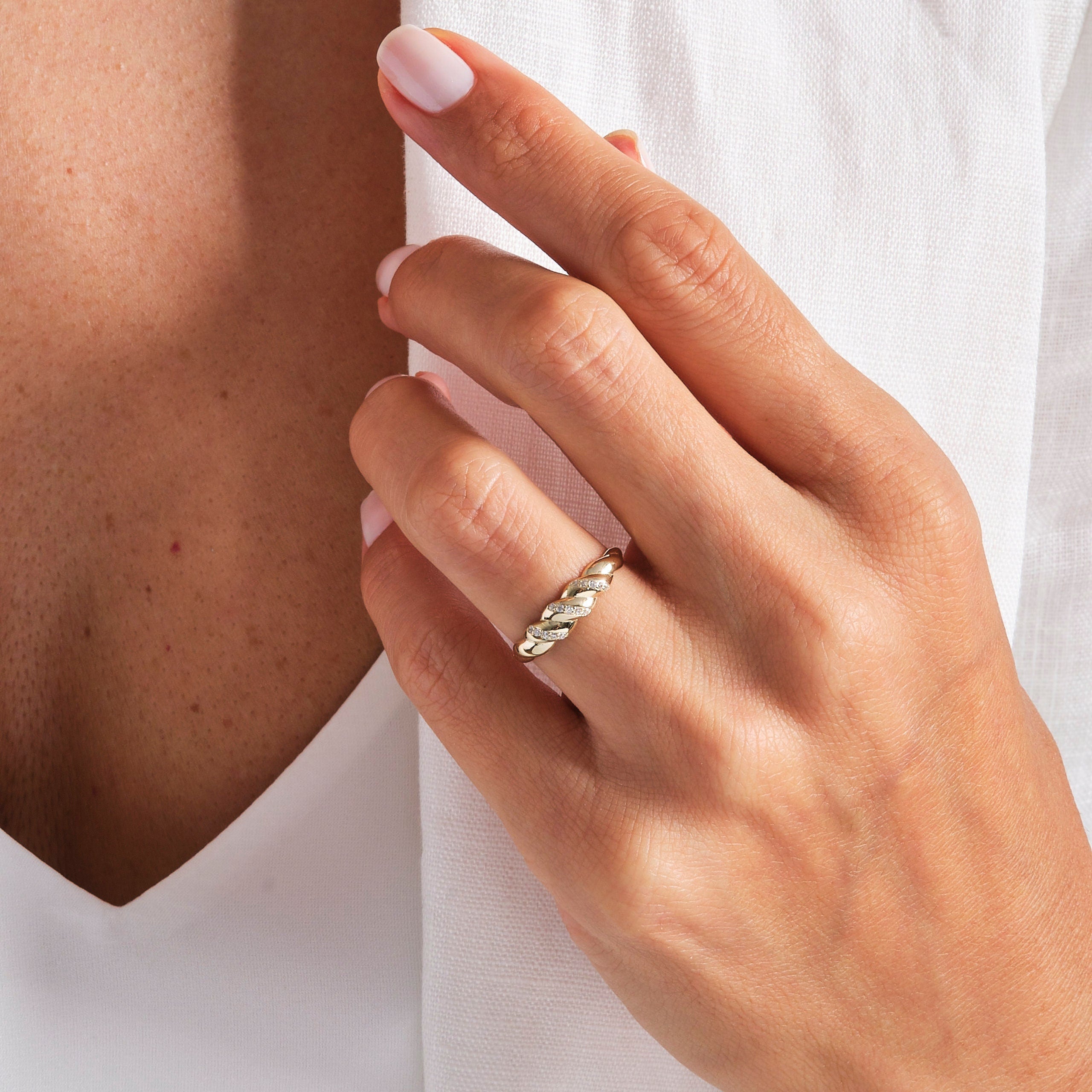 Croissant Dome Cluster Diamond Statement Ring 💛🥐
Bold, luxurious, and full of charm — this Croissant Dome Ring is a stunning fusion of French elegance and contemporary edge. With its twisted rope dome design and a sparkling cluster of diamonds or moissanite, it’s the perfect chunky bold ring for women who want to make a statement.

Whether you're celebrating love, style, or yourself, this croissant promise ring brings timeless glow to every moment.