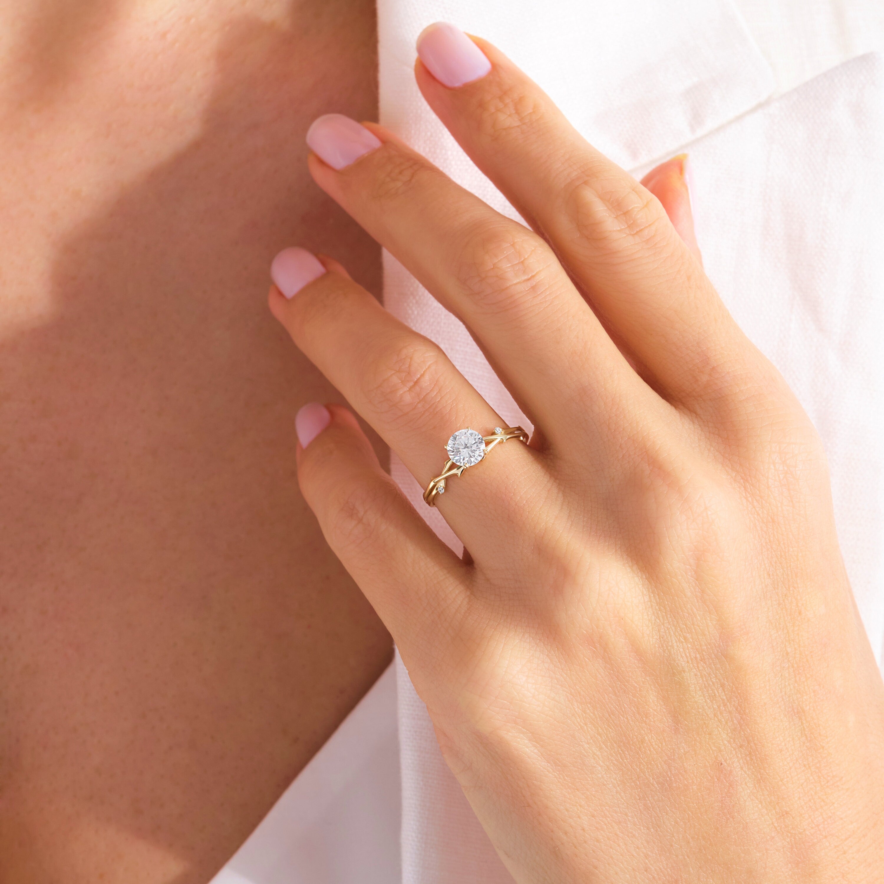 Diamond Twig Engagement Ring 14K Solid Gold – Nature Inspired Leaf & Branch Moissanite Wedding Band 🌿💍

Whimsical, romantic, and full of natural beauty — this Twig Engagement Ring captures the elegance of nature with its delicate branch design and sparkling stones. Perfect as a unique engagement ring, a symbolic wedding band, or a thoughtful gift for her.