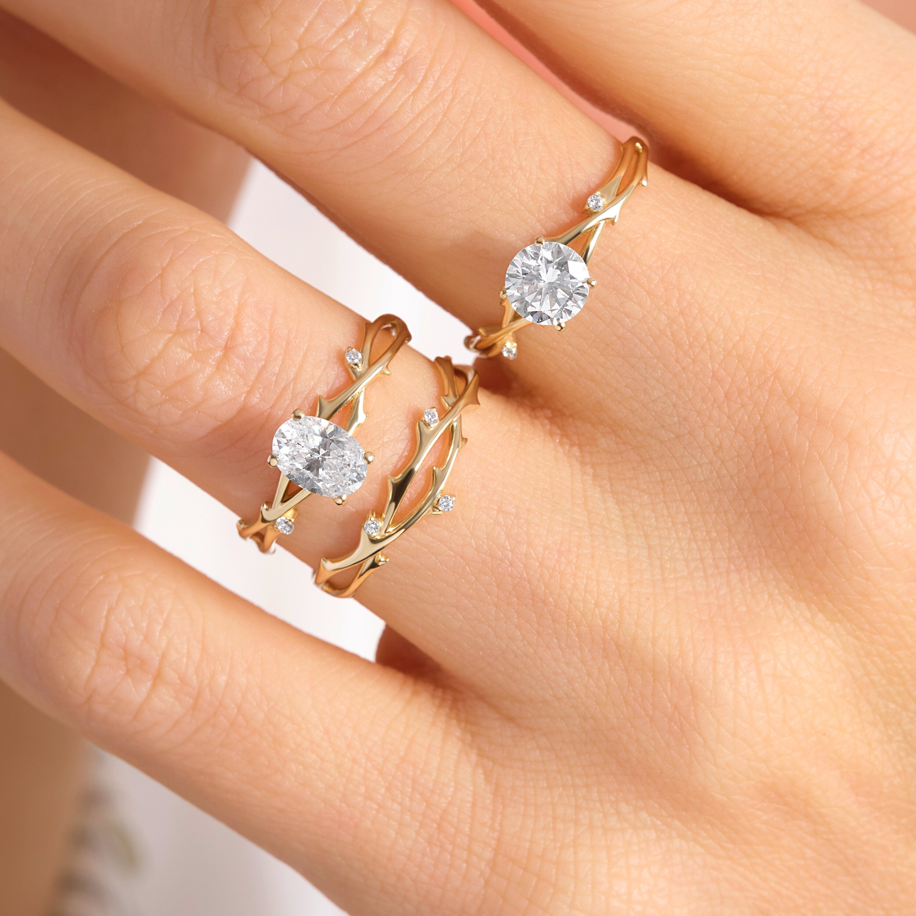 Thin Diamond Twig Engagement Ring – 14K Solid Gold Split Shank Band 🌿💎
Celebrate love and nature with this handcrafted twig engagement ring, delicately designed to resemble graceful branches and ivy leaves. Featuring small diamonds or moissanite, this ring blends organic beauty with timeless elegance — a meaningful choice for women who appreciate natural details and refined simplicity.