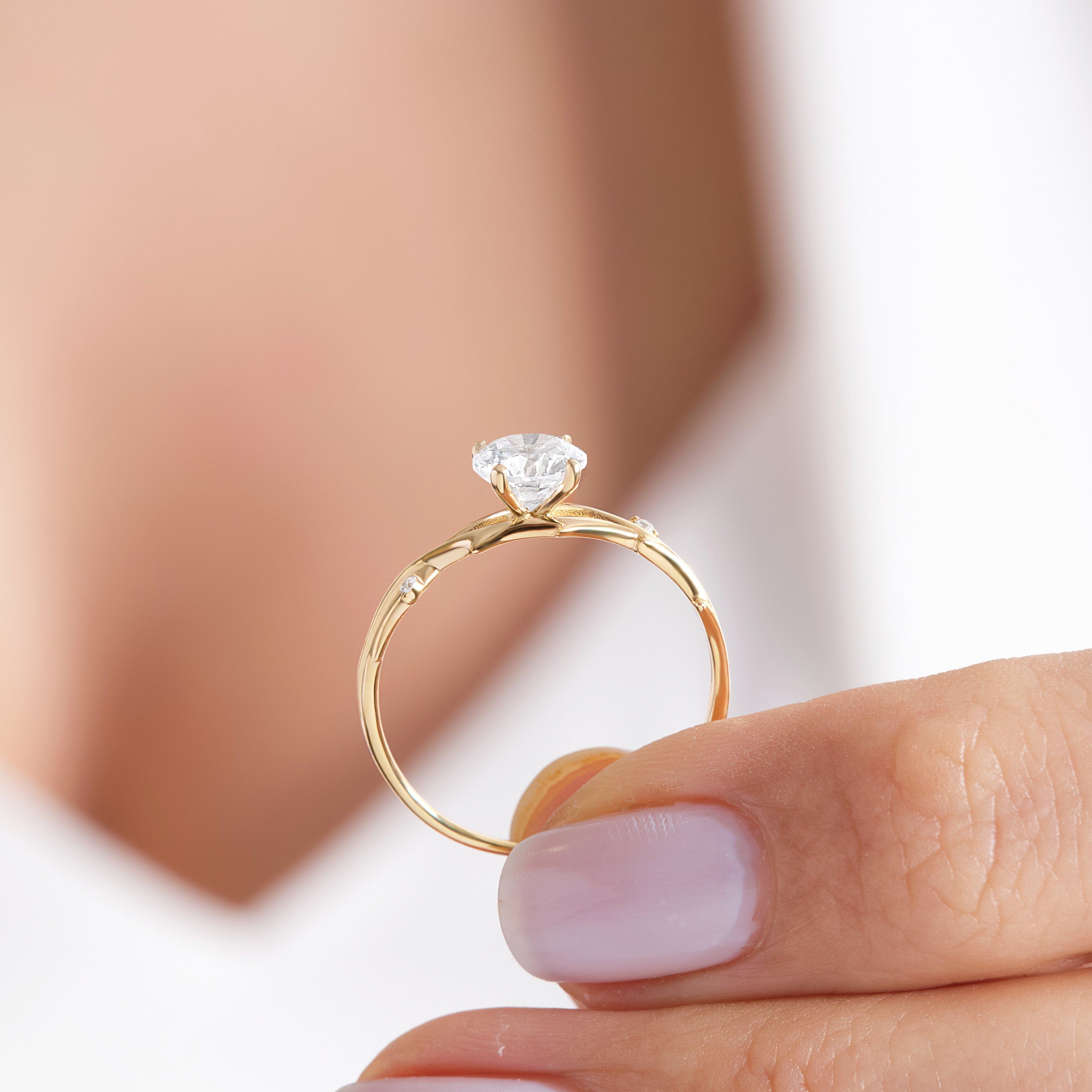 Diamond Twig Engagement Ring 14K Solid Gold – Nature Inspired Leaf & Branch Moissanite Wedding Band 🌿💍

Whimsical, romantic, and full of natural beauty — this Twig Engagement Ring captures the elegance of nature with its delicate branch design and sparkling stones. Perfect as a unique engagement ring, a symbolic wedding band, or a thoughtful gift for her.