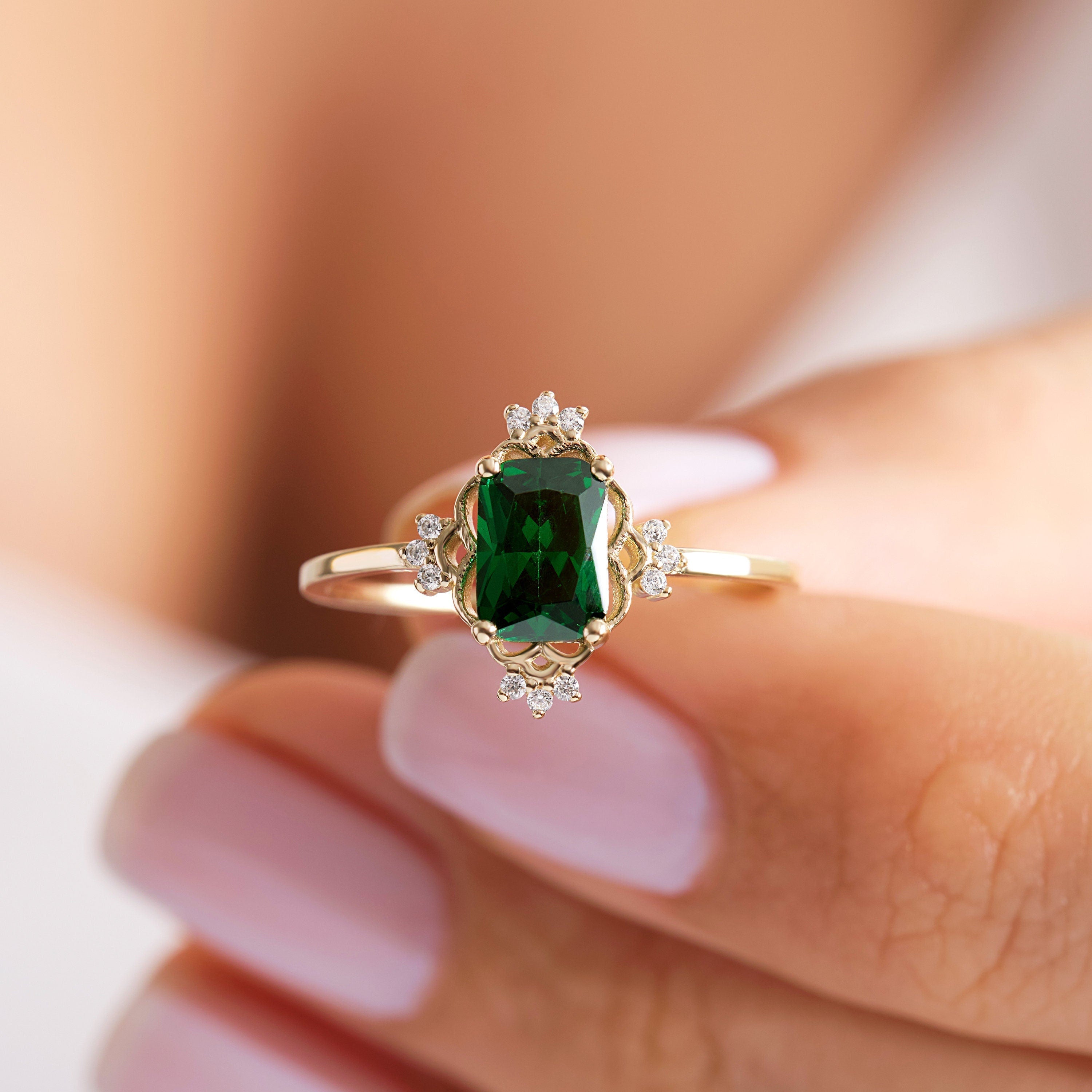 Emerald Cut Emerald Wedding Ring – 14K Solid Gold Band with Side Diamonds 💚✨
This Emerald Cut Wedding Ring celebrates timeless beauty and craftsmanship. Featuring a stunning 7x5 mm natural emerald surrounded by sparkling side diamonds, it radiates sophistication and meaning. The rectangular emerald symbolizes renewal and growth — a perfect piece for weddings, anniversaries, or milestone celebrations.
