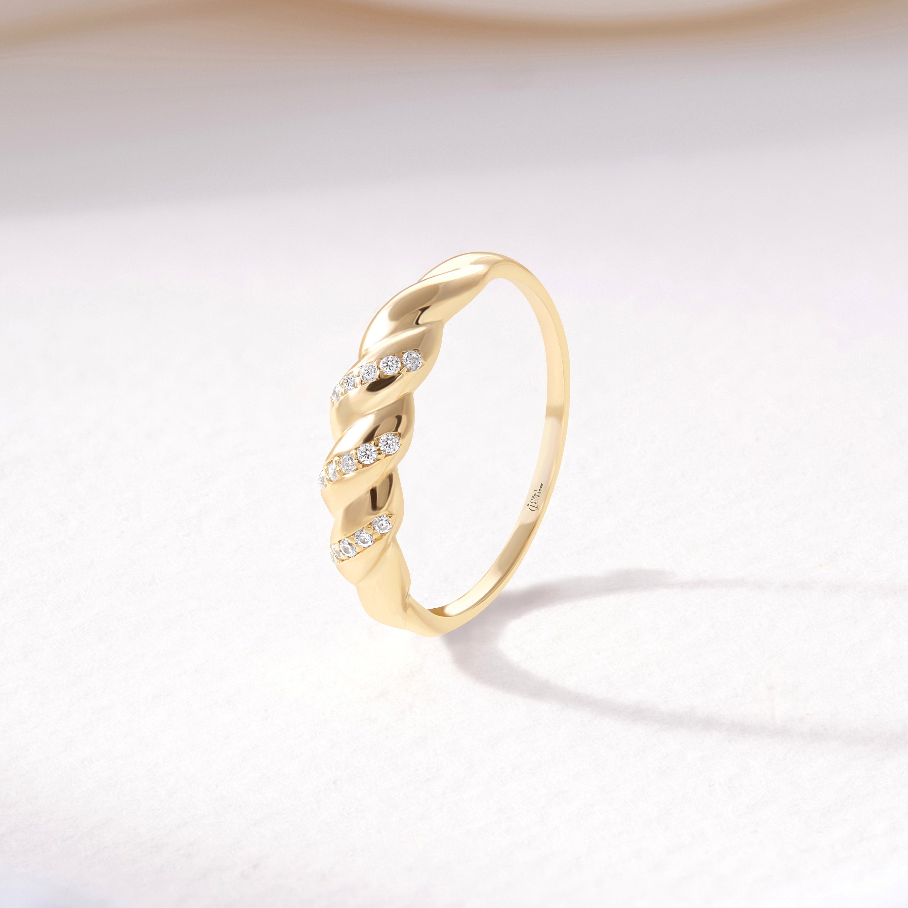 Croissant Dome Cluster Diamond Statement Ring 💛🥐
Bold, luxurious, and full of charm — this Croissant Dome Ring is a stunning fusion of French elegance and contemporary edge. With its twisted rope dome design and a sparkling cluster of diamonds or moissanite, it’s the perfect chunky bold ring for women who want to make a statement.

Whether you're celebrating love, style, or yourself, this croissant promise ring brings timeless glow to every moment.