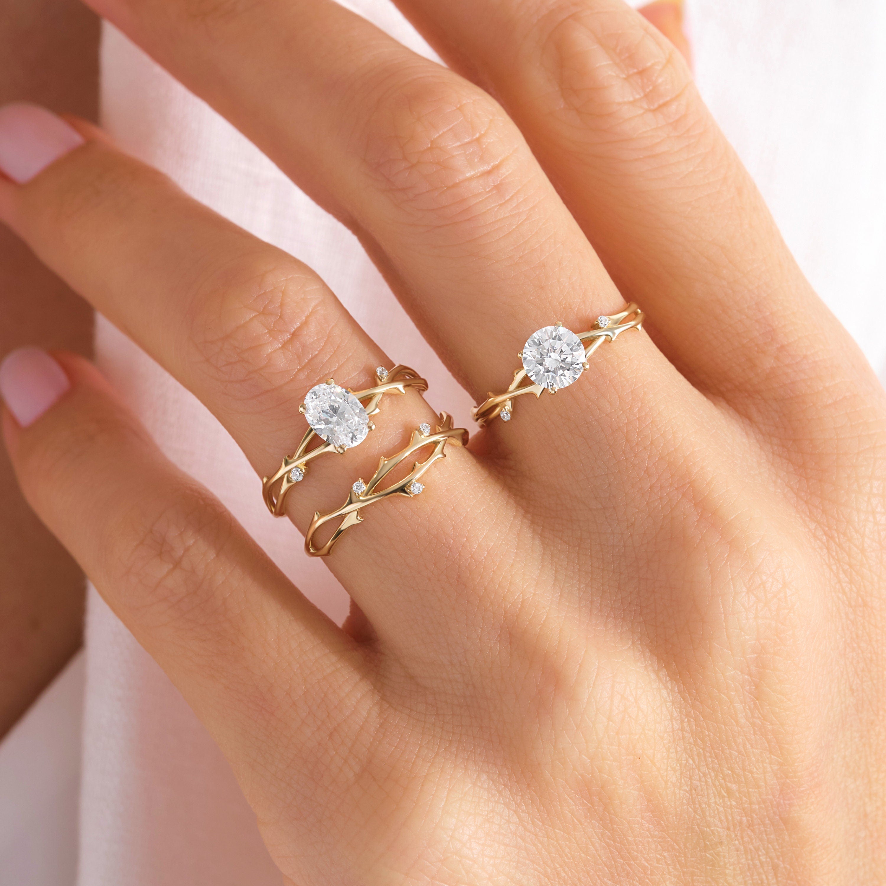 Thin Diamond Twig Engagement Ring – 14K Solid Gold Split Shank Band 🌿💎
Celebrate love and nature with this handcrafted twig engagement ring, delicately designed to resemble graceful branches and ivy leaves. Featuring small diamonds or moissanite, this ring blends organic beauty with timeless elegance — a meaningful choice for women who appreciate natural details and refined simplicity.