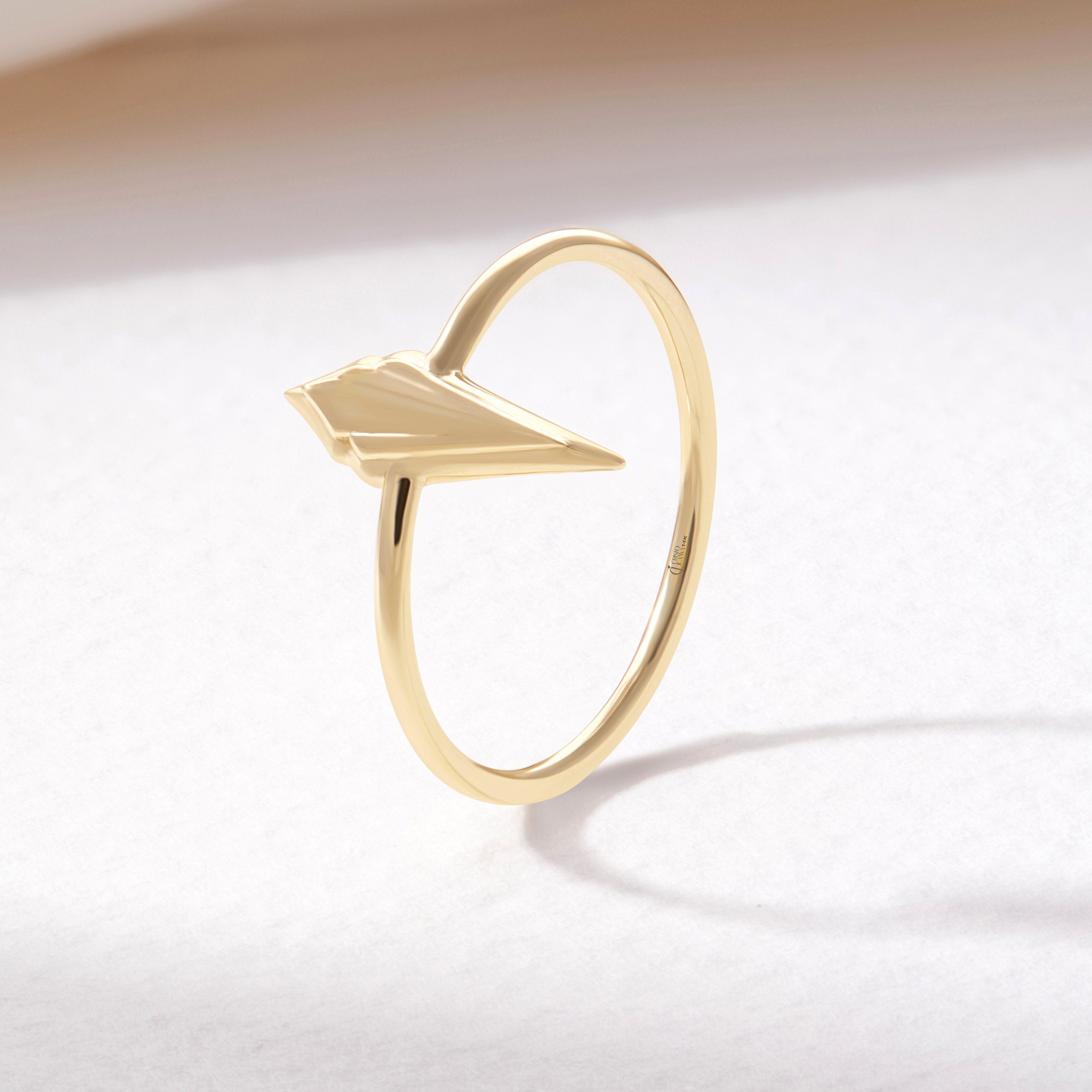 💍 Spike Kite Signet Ring — 14K Solid Gold Unique Designer Band

This modern spike–kite signet ring features a bold geometric silhouette crafted entirely from solid gold. Designed for women who love contemporary, sculptural jewelry, it’s perfect as a stackable ring, statement piece, or meaningful gift. Its sleek, polished finish brings a refined yet edgy touch to any collection.
