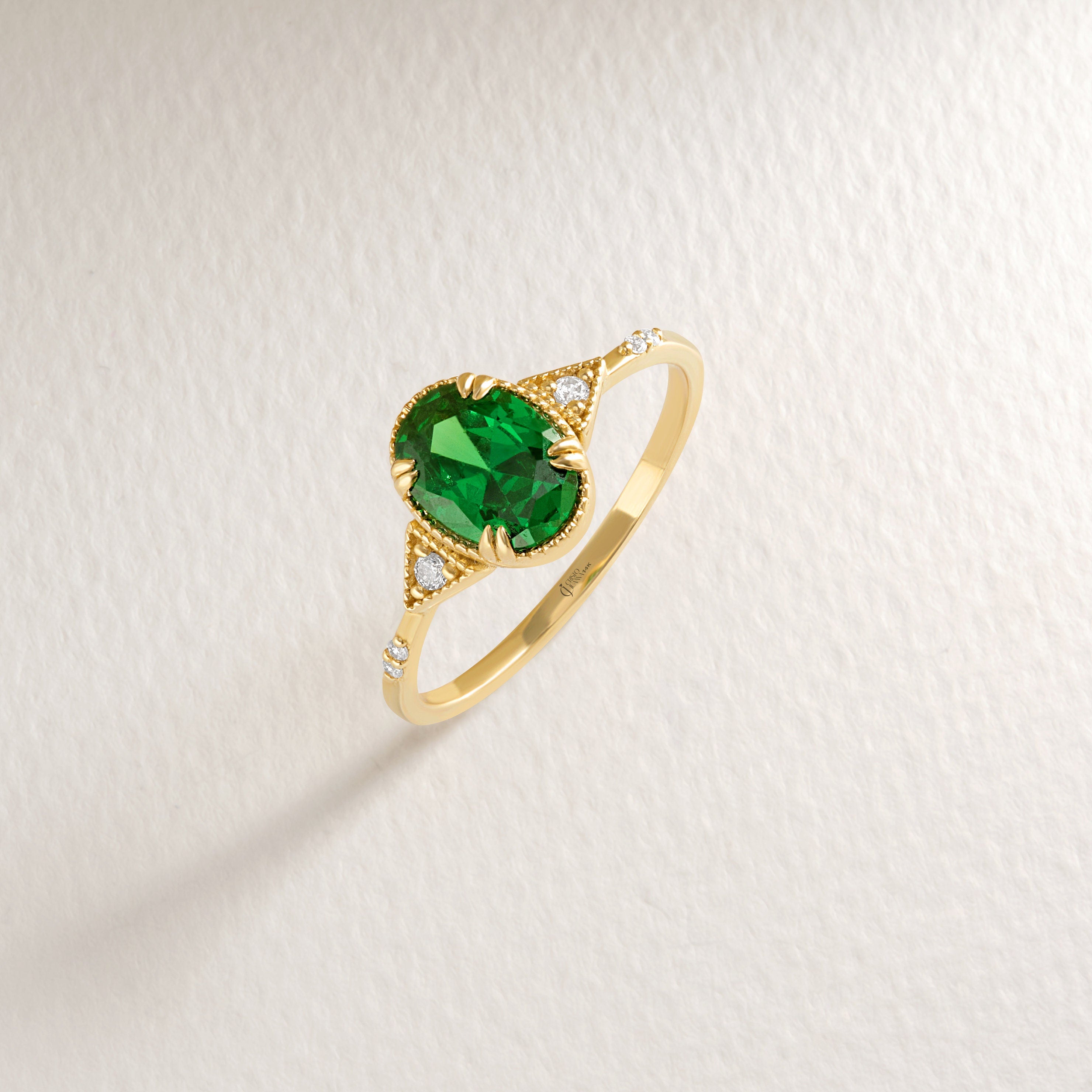 Oval Emerald Birthstone Ring – 10K / 14K / 18K Solid Gold 💚✨
A timeless oval emerald birthstone ring paired with sparkling diamonds, designed in an art deco style. This dainty and elegant piece is perfect as a promise ring, birthday gift, or a meaningful heirloom jewelry for your loved ones.