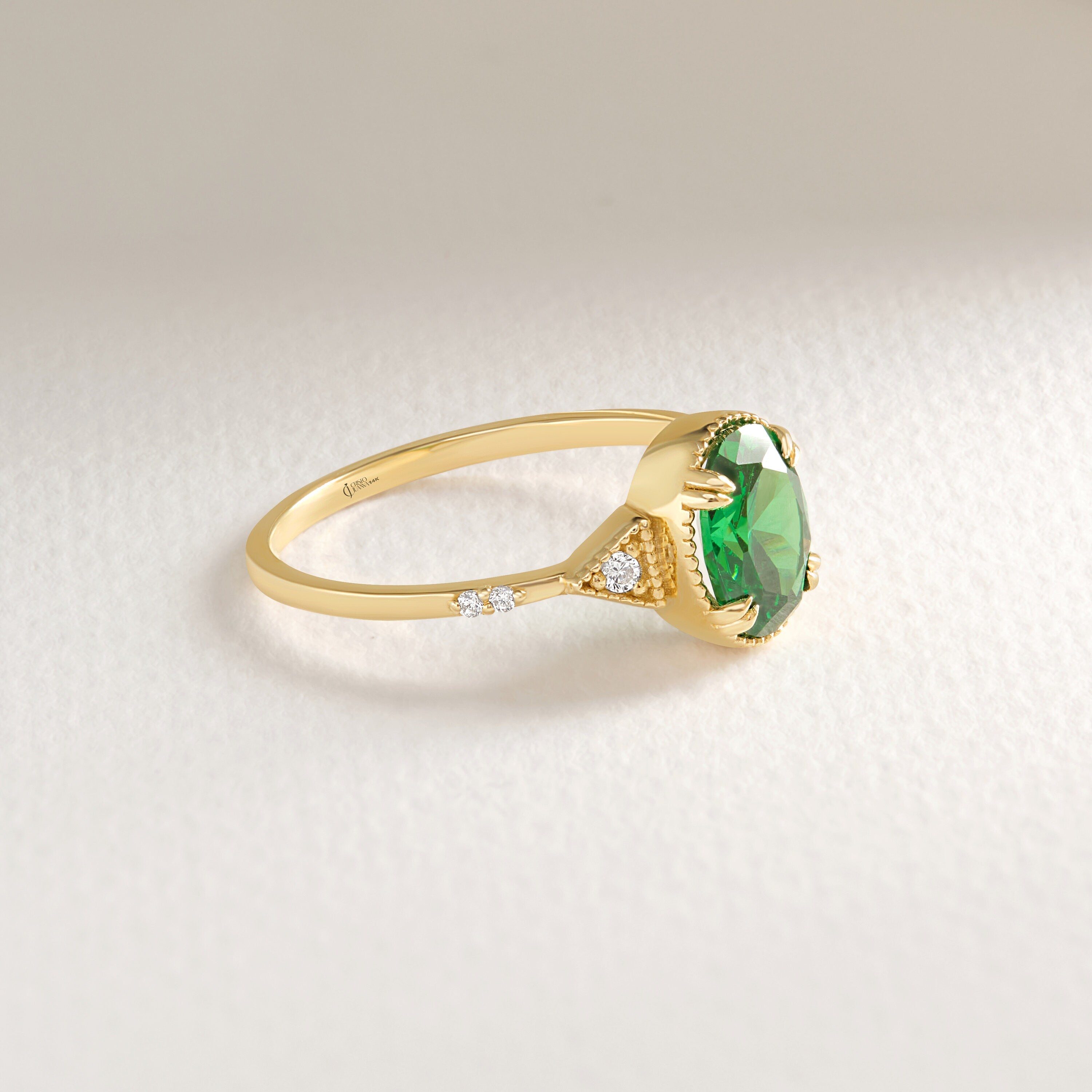 Oval Emerald Birthstone Ring – 10K / 14K / 18K Solid Gold 💚✨
A timeless oval emerald birthstone ring paired with sparkling diamonds, designed in an art deco style. This dainty and elegant piece is perfect as a promise ring, birthday gift, or a meaningful heirloom jewelry for your loved ones.