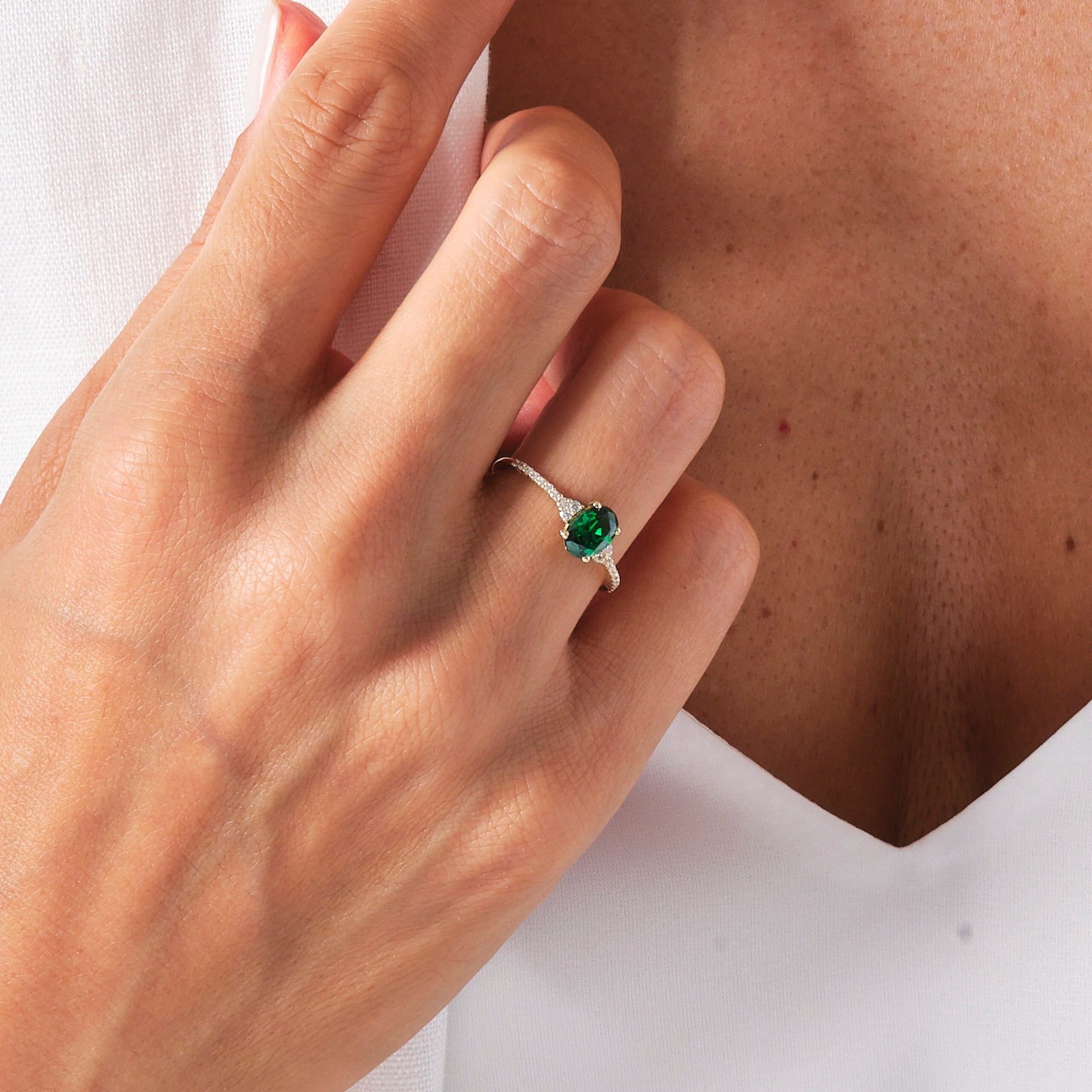 Oval Emerald Engagement Ring – 14K Solid Gold with Side Diamonds 💚✨
Refined, radiant, and meaningful — this Oval Emerald Engagement Ring brings together timeless elegance and modern sparkle. The deep green emerald at its center symbolizes love and renewal, while the shimmering side moissanites add a touch of brilliance for a truly captivating finish.