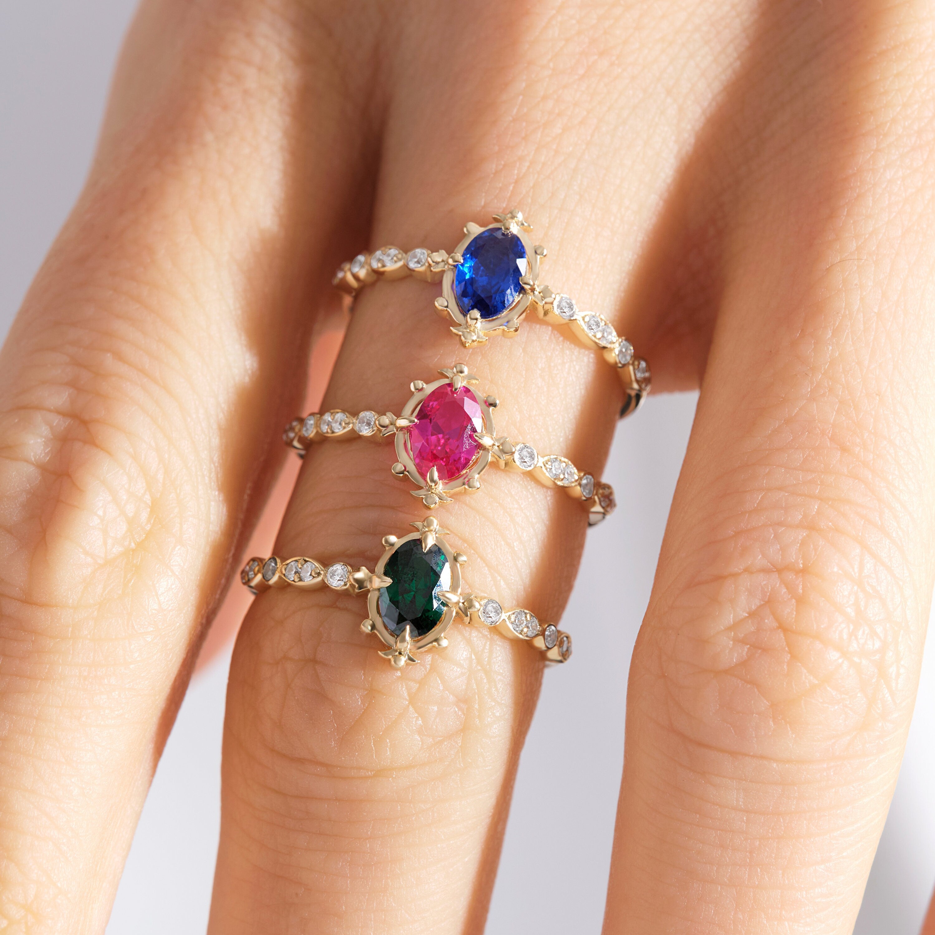 Oval Sapphire Engagement Ring – 10K / 14K / 18K Solid Gold 💙✨
This stunning oval sapphire ring sparkles with round-cut side diamonds, creating a timeless engagement or promise ring. A vintage-inspired design that combines elegance and symbolism, making it a perfect heirloom piece.