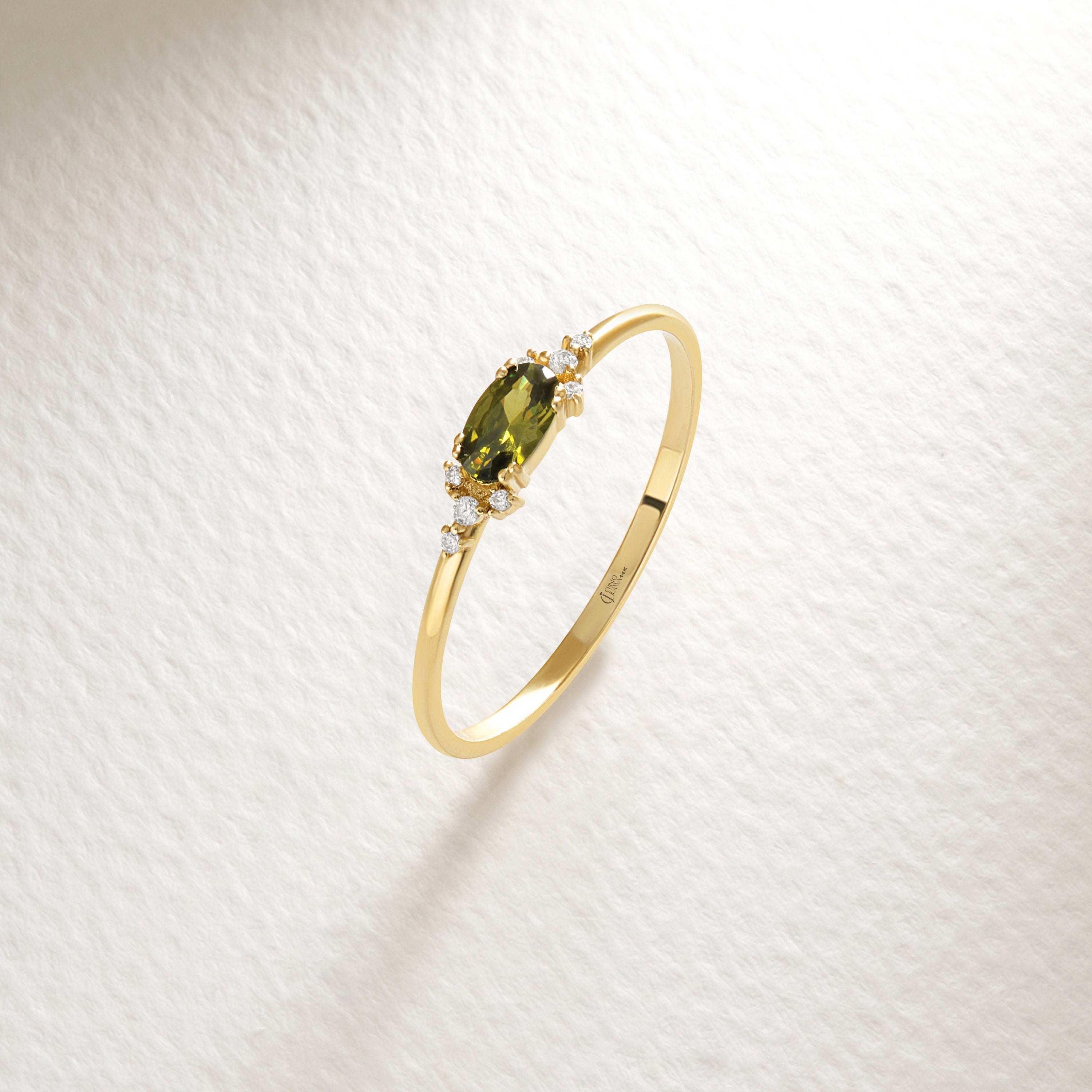 14K Gold Peridot Diamond Ring – Dainty Oval Birthstone Stacking Band 💚✨
Celebrate elegance and meaning with this handcrafted gold peridot ring, featuring a vibrant natural oval peridot and sparkling diamond or moissanite accents. Designed to be worn solo or as part of a dainty stacking ring set, this gemstone band radiates warmth, light, and timeless charm.