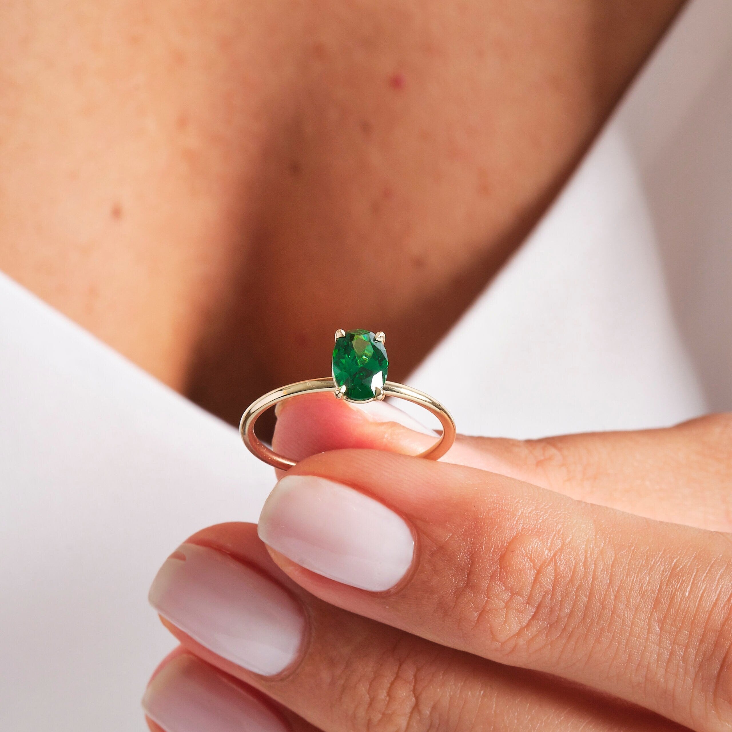 💍 Oval Emerald Birthstone Ring — 14K Solid Gold Solitaire Green Gemstone Band

This elegant oval emerald ring brings a rich, vibrant pop of green to any jewelry collection. Crafted in solid gold with a smooth, dainty band, it’s perfect as a birthstone ring, everyday solitaire, or meaningful gift for someone special. Its minimalist silhouette makes it ideal for stacking or wearing alone as a timeless statement piece.