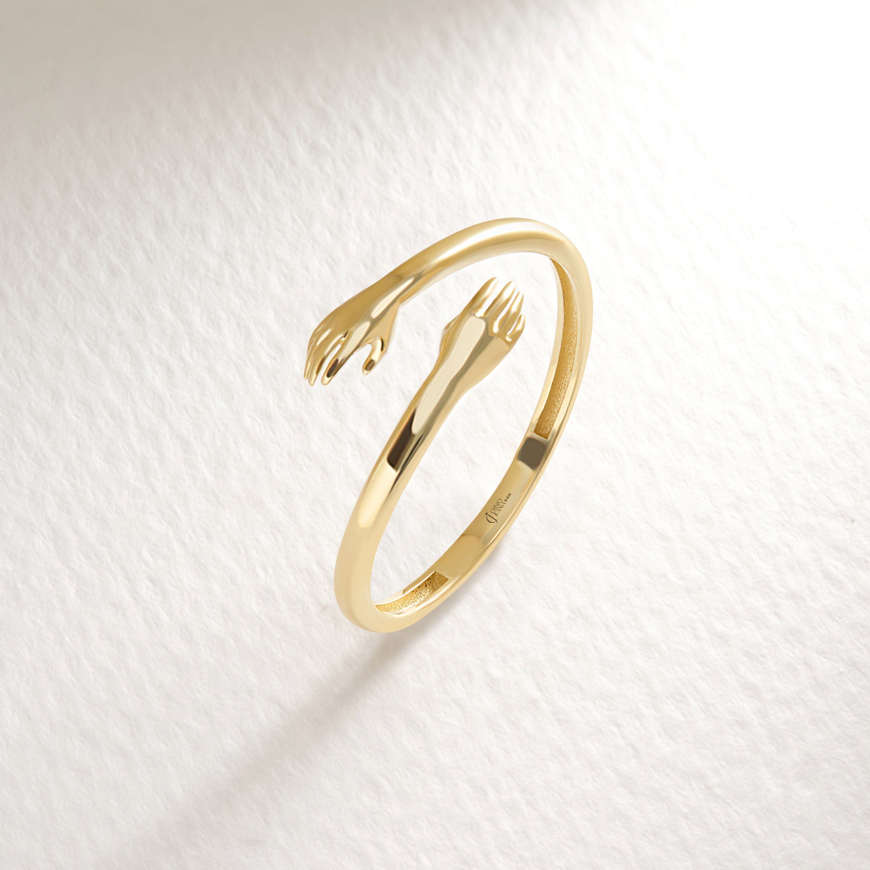 A gold ring that symbolizes a constant embrace for the one you gift it to. Available in various gold purities, it's an elegant and meaningful choice for any occasion.