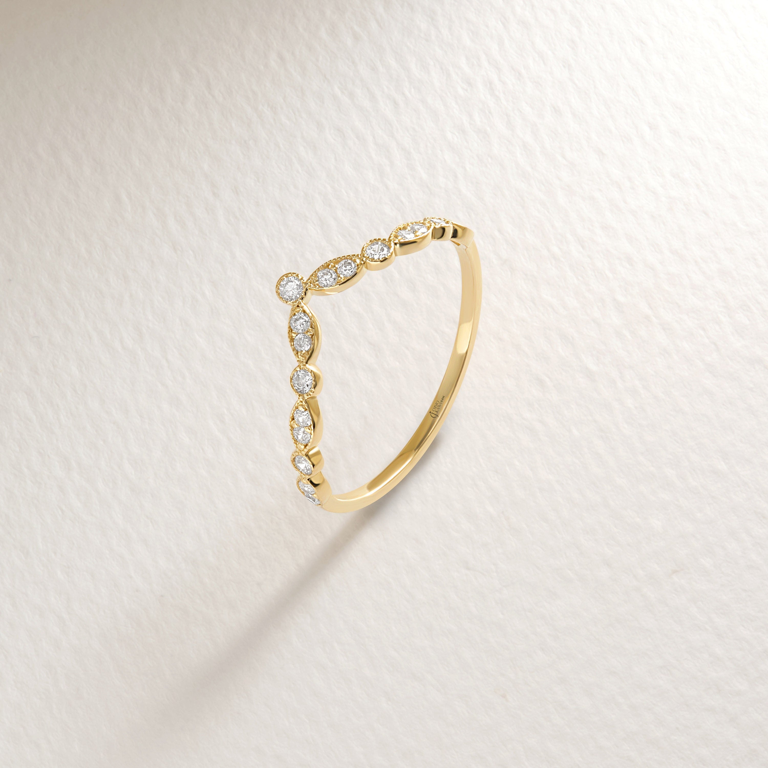 V Shape Chevron Diamond Band Engagement Ring – 14K Solid Gold ✨💎
This elegant Chevron Diamond Band features a refined V-shape design, perfect to wear alone or as a nesting band with your engagement ring. A timeless and minimalist piece, handcrafted to add sparkle to every occasion.