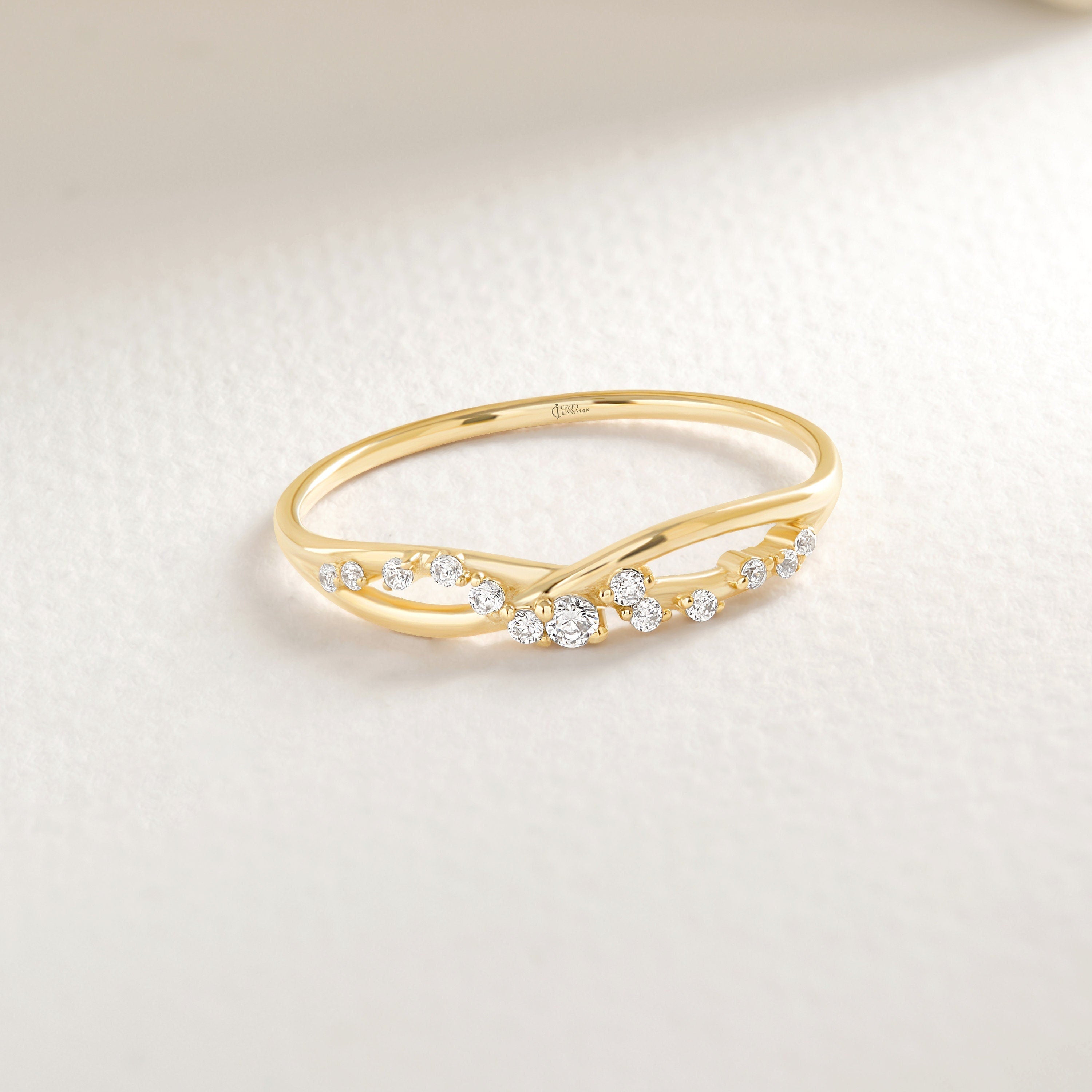 Infinity Cluster Small Diamond Ring – 14K Gold Split Shank Band 💎♾️
Delicate and radiant, this infinity band ring is the perfect symbol of eternal love and elegance. Designed with a graceful split shank band, it features a shimmering cluster diamond ring arrangement that adds sparkle without overwhelming your style. Whether worn alone or stacked, this dainty diamond ring makes a graceful statement.