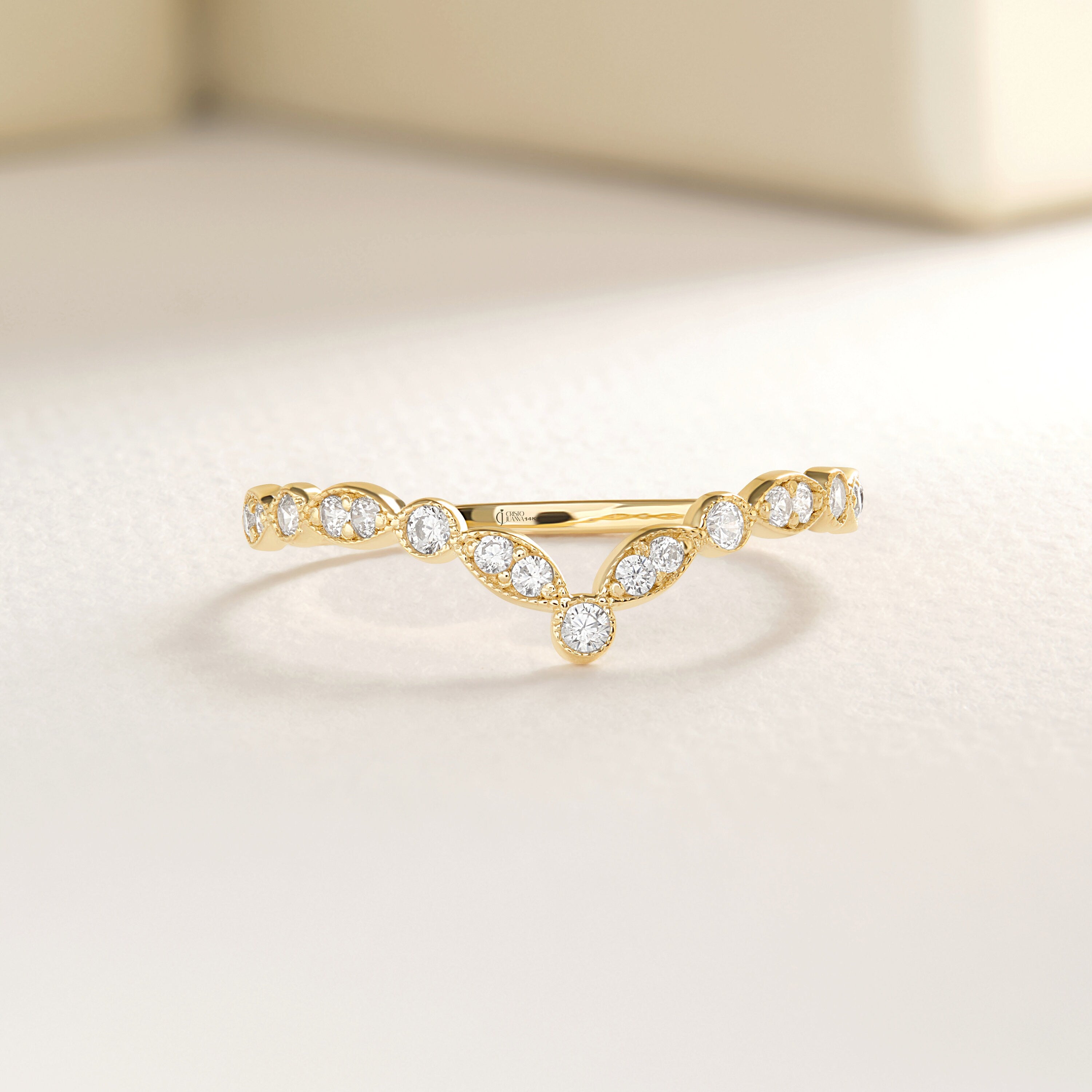 V Shape Chevron Diamond Band Engagement Ring – 14K Solid Gold ✨💎
This elegant Chevron Diamond Band features a refined V-shape design, perfect to wear alone or as a nesting band with your engagement ring. A timeless and minimalist piece, handcrafted to add sparkle to every occasion.
