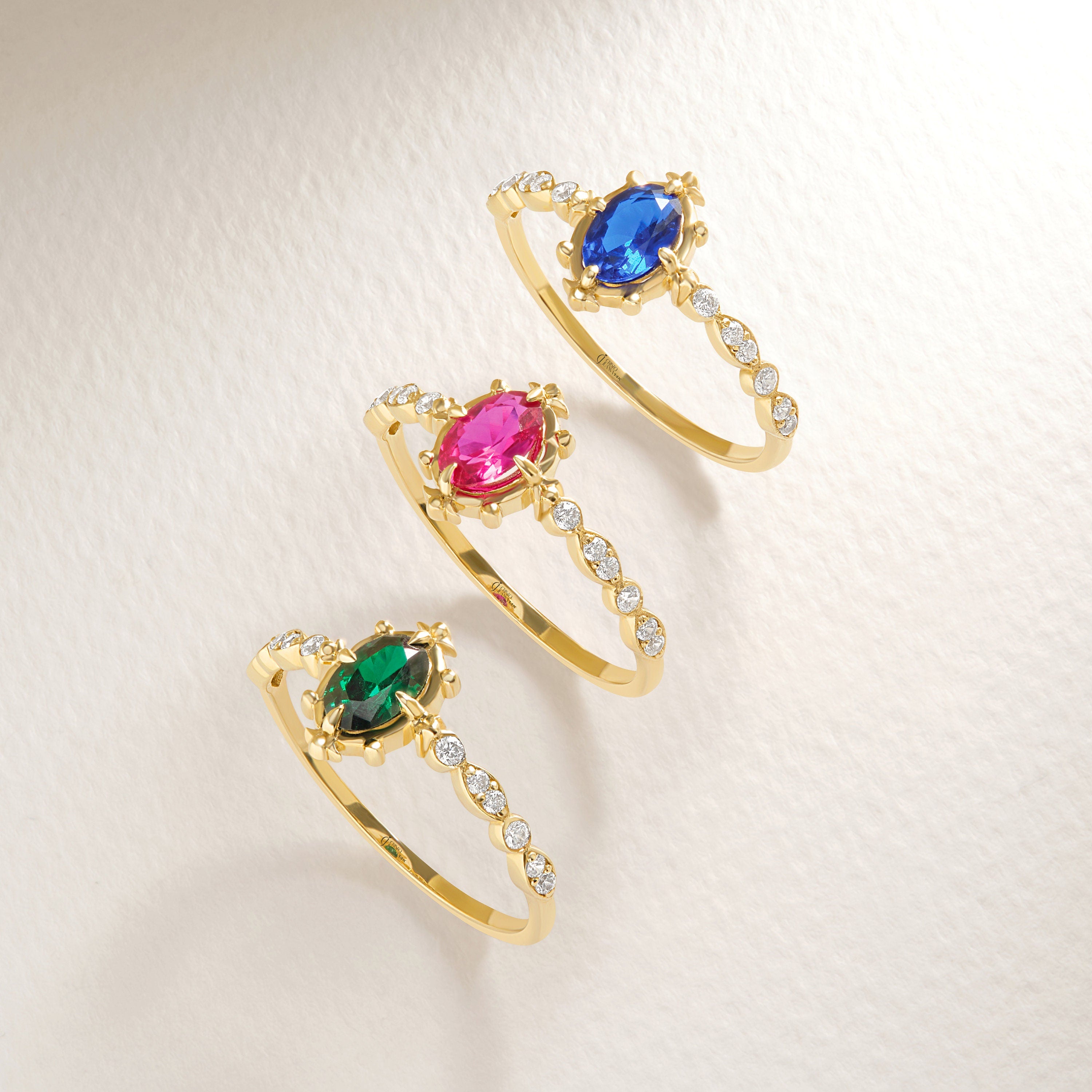 Oval Emerald Art Deco Wedding Ring – 10K / 14K / 18K Solid Gold 💚✨
A stunning oval-cut emerald set on a sleek art deco-inspired band, accented with sparkling round diamonds. Perfect as a birthstone, engagement, or wedding ring, this elegant design can also be customized with Diamond or Moissanite side stones.