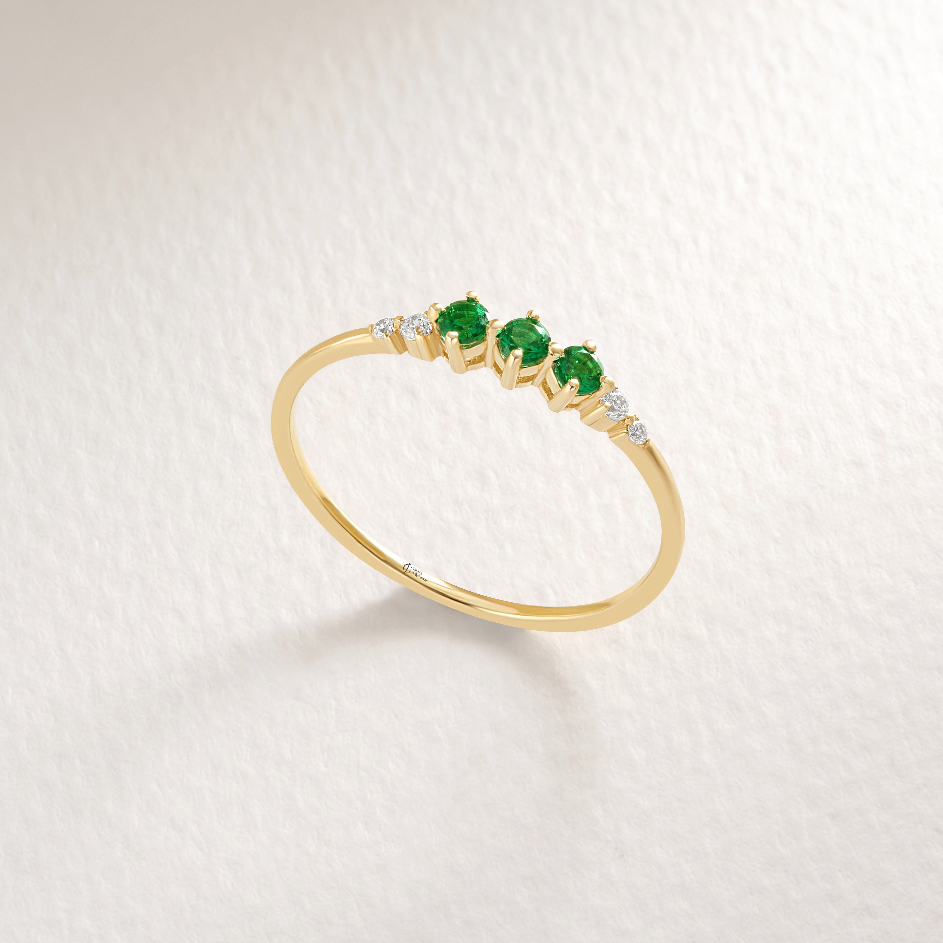 Round Emerald & Diamond Three-Stone Ring – 14K Solid Gold 💚💎
Elegant, symbolic, and full of meaning — this three-stone emerald ring represents love, balance, and renewal. Featuring three vivid round-cut emeralds accented by two sparkling side diamonds, it’s a modern heirloom designed for everyday sophistication or milestone celebrations.