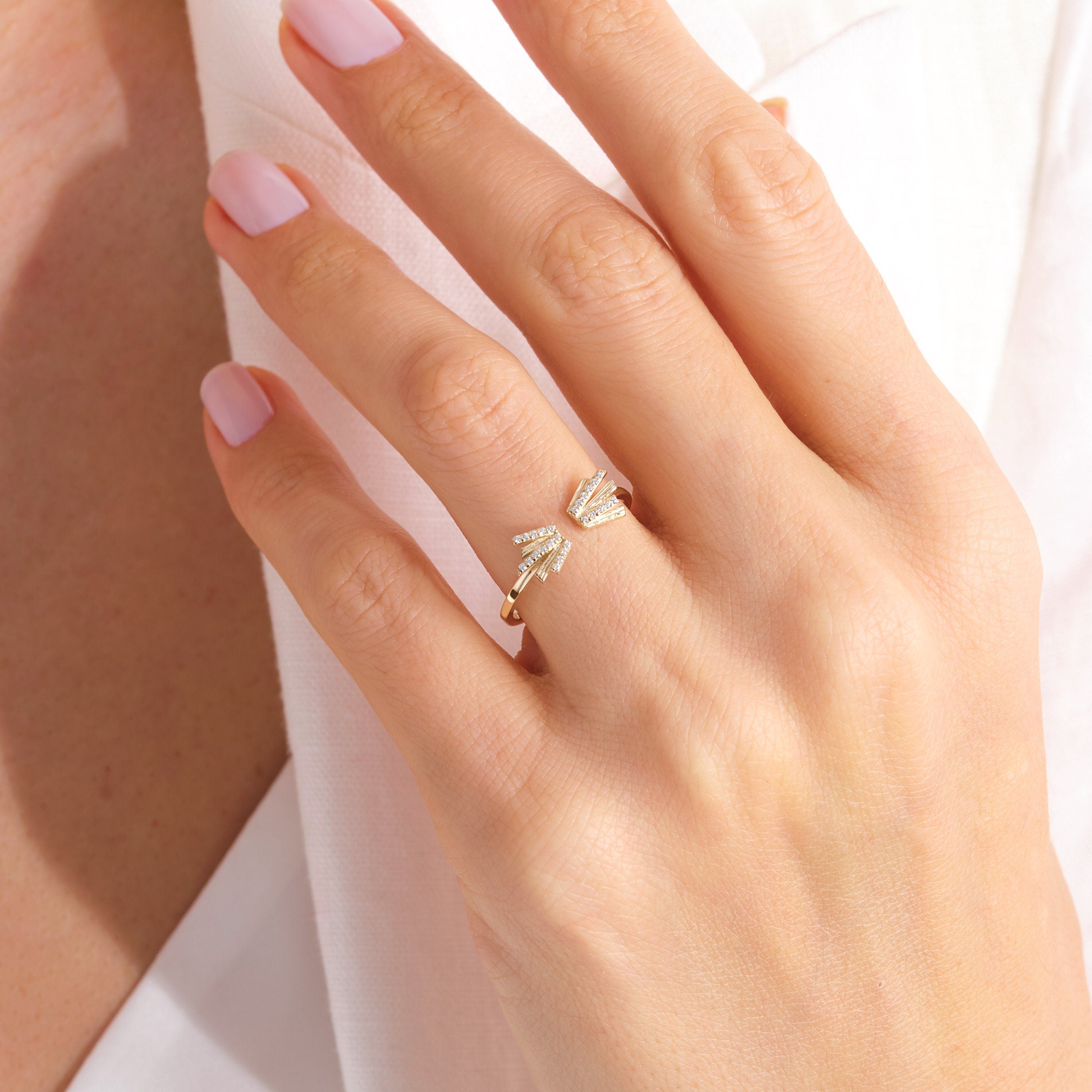 Thin Diamond W Shape Ring – 10K / 14K / 18K Solid Gold ✨💍
A delicate open W-shaped band adorned with tiny sparkling stones. This elegant design is perfect for stacking, wearing as a minimal statement, or gifting as a bridesmaid or anniversary ring.
