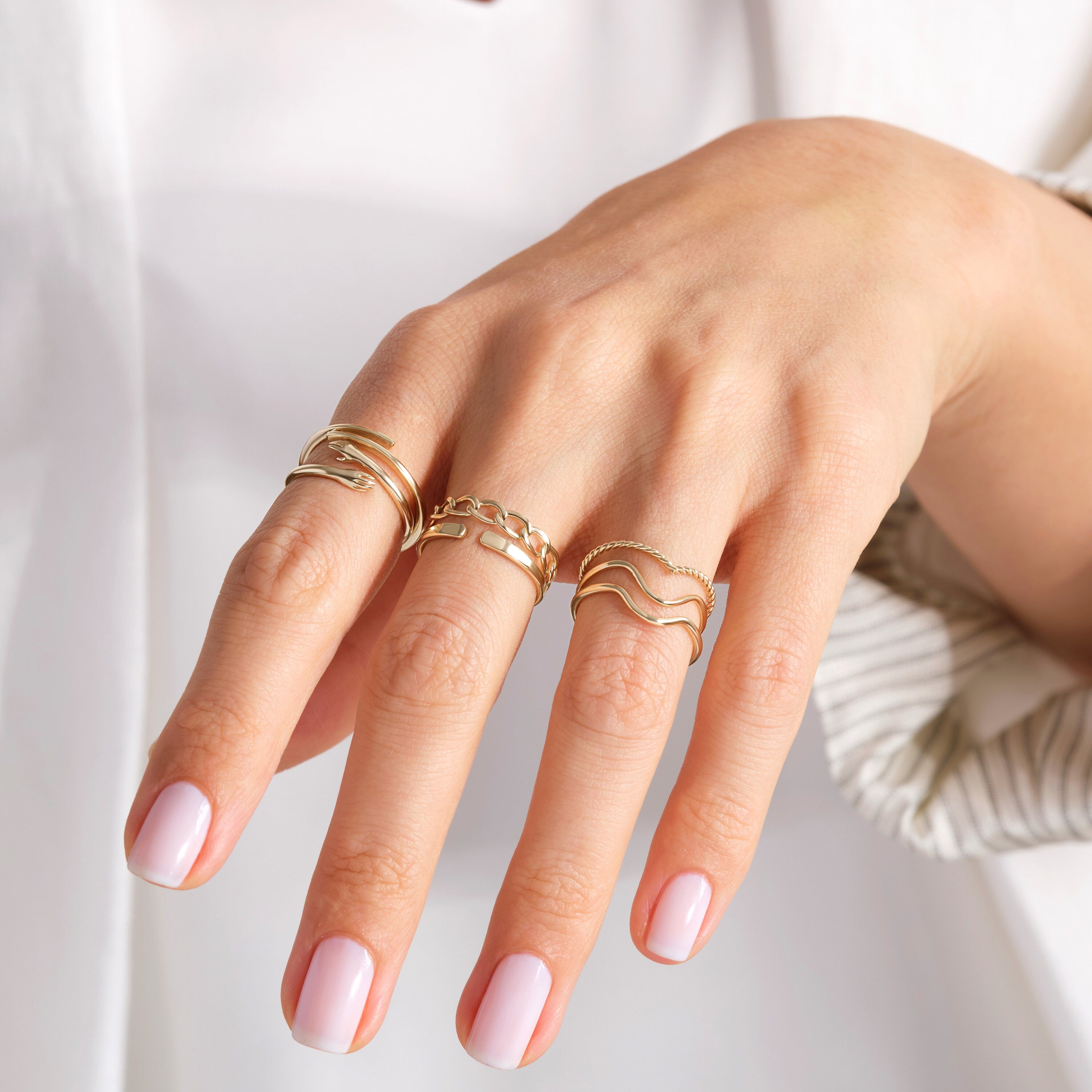 Open Spiral Wrap Statement Ring – 10K / 14K / 18K Solid Gold ✨💍
A bold yet minimal open spiral ring designed for everyday elegance. Its adjustable cuff style makes it easy to wear as a pinky, knuckle, or stackable statement ring. Perfect for gifting or adding a modern twist to your jewelry collection.