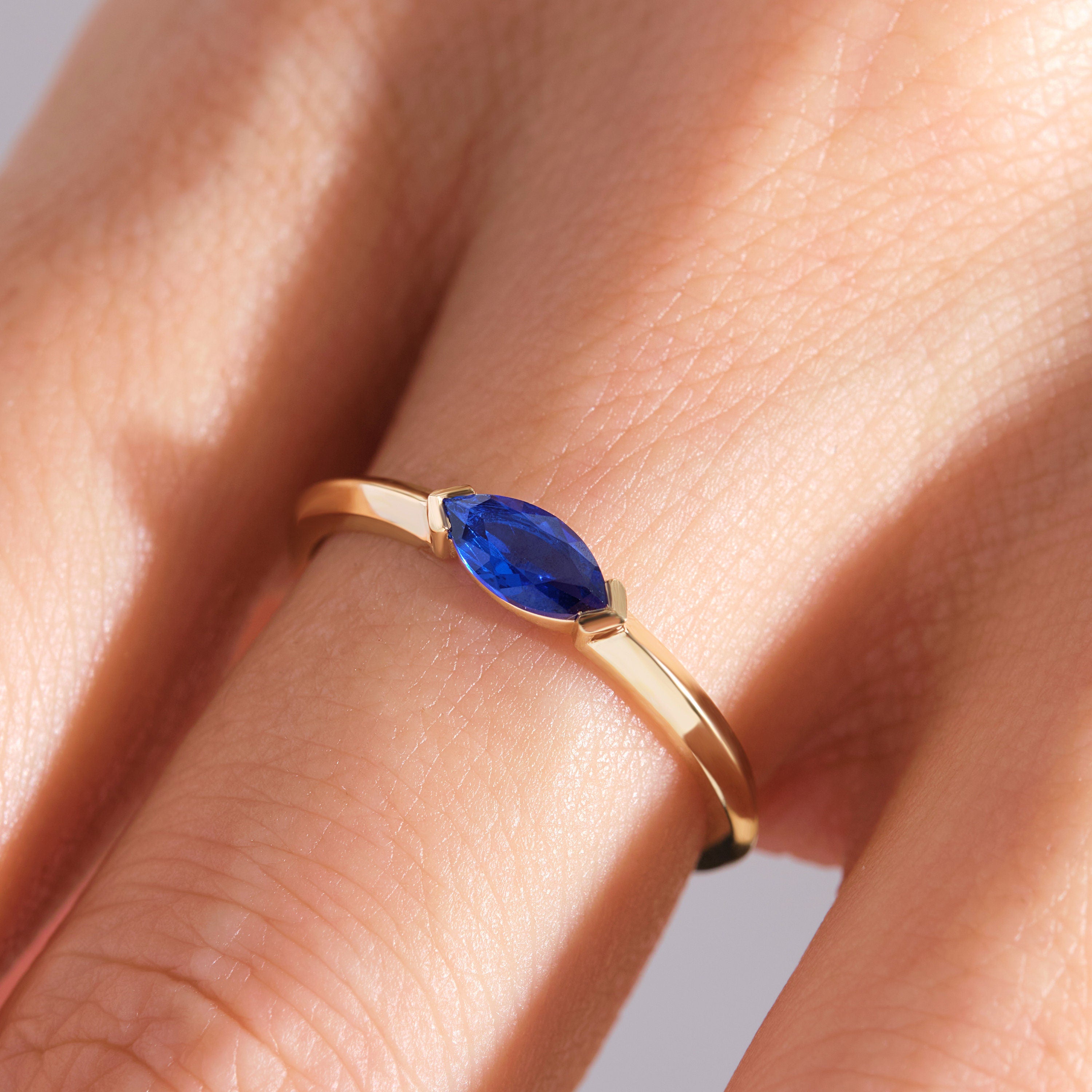 Marquise Sapphire Ring – 10K / 14K / 18K Solid Gold ✨💙
Elegant and timeless, this marquise cut sapphire ring makes the perfect September birthstone jewelry. Its dainty, stackable design is ideal for everyday wear and also a meaningful gift for someone special.