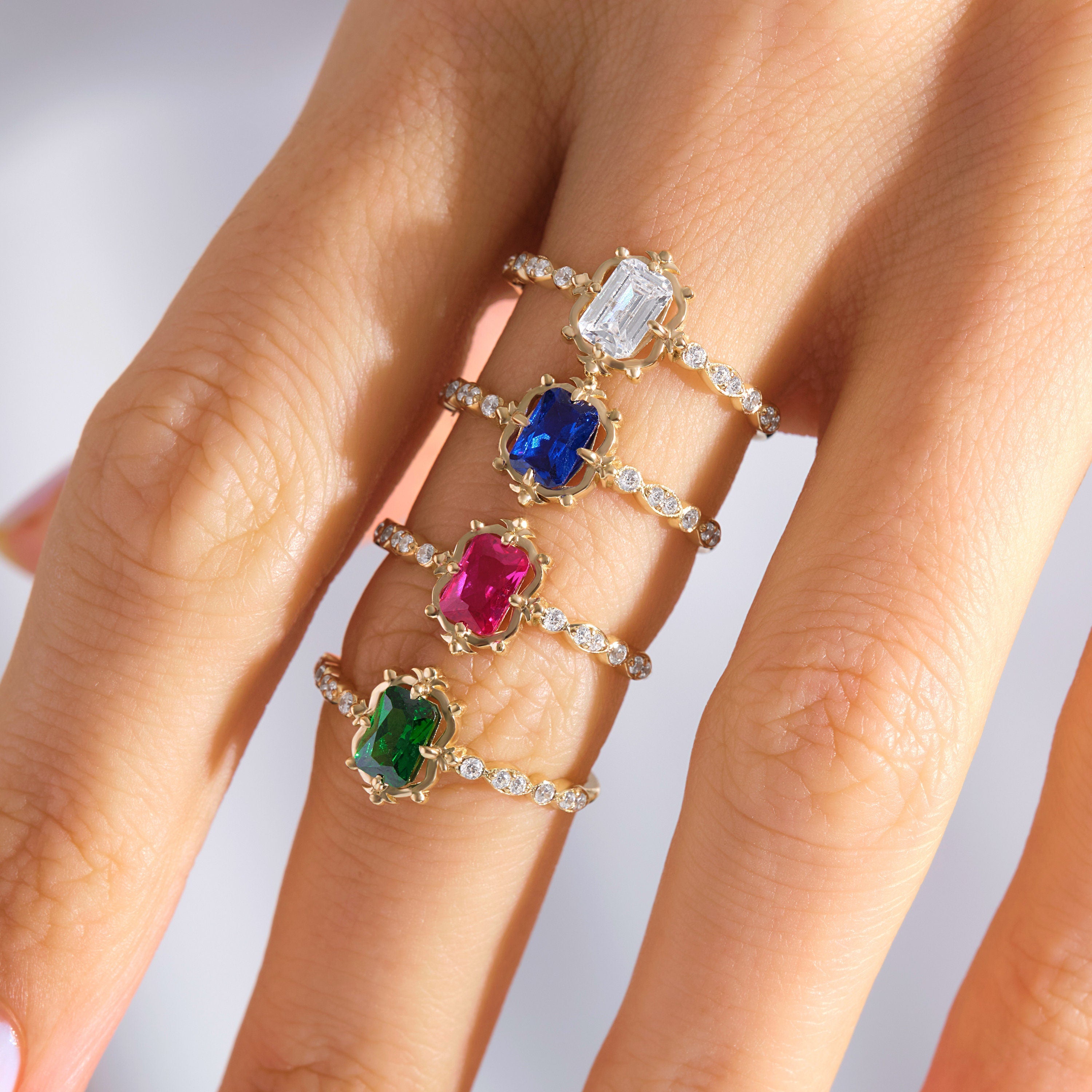 Emerald Cut Emerald Engagement Ring – 14K Solid Gold Rectangle Birthstone Ring 💚✨
Elegant, timeless, and handcrafted to perfection — this Emerald Cut Emerald Engagement Ring brings refined luxury to every moment. Set with a vibrant 6x4 mm emerald and surrounded by delicate side diamonds, it captures both strength and serenity in its design.
