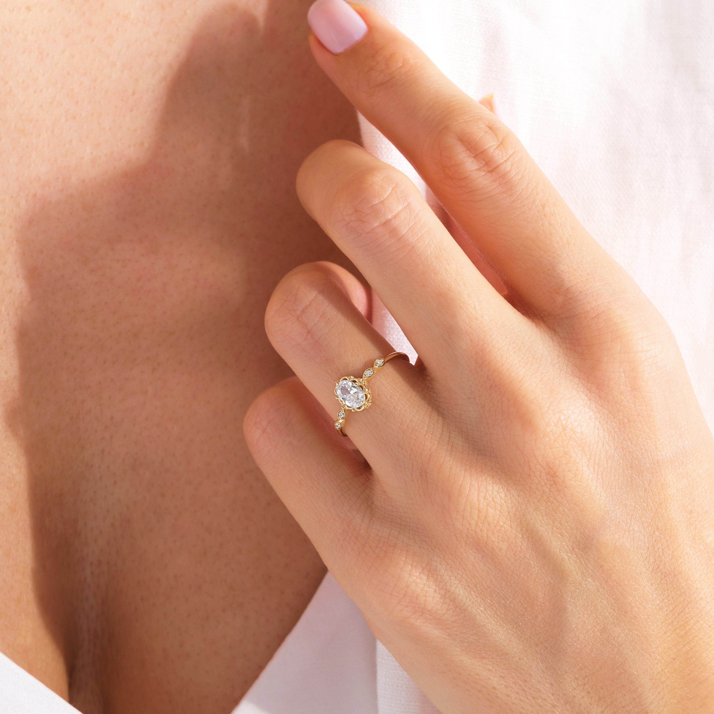 💍 Oval Diamond Engagement Ring — 14K Solid Gold Moissanite Wedding Band

This elegant oval engagement ring features a sparkling center stone paired with a delicate row of tiny accent gems. Its slim solid-gold band and refined silhouette make it perfect as a proposal ring, wedding band, promise ring, or everyday luxury piece. A timeless design for women who love delicate, feminine fine jewelry.