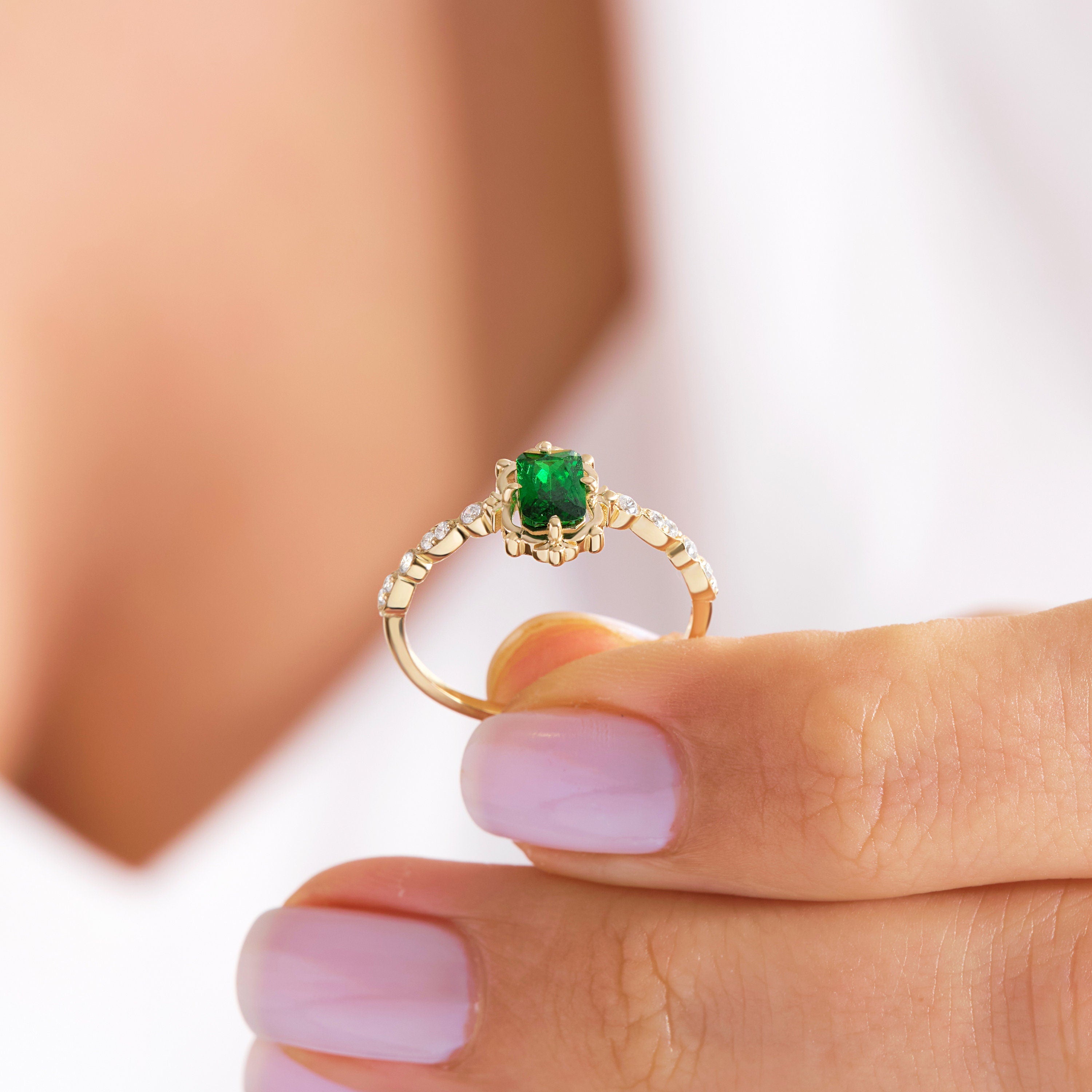 Emerald Cut Emerald Engagement Ring – 14K Solid Gold Rectangle Birthstone Ring 💚✨
Elegant, timeless, and handcrafted to perfection — this Emerald Cut Emerald Engagement Ring brings refined luxury to every moment. Set with a vibrant 6x4 mm emerald and surrounded by delicate side diamonds, it captures both strength and serenity in its design.