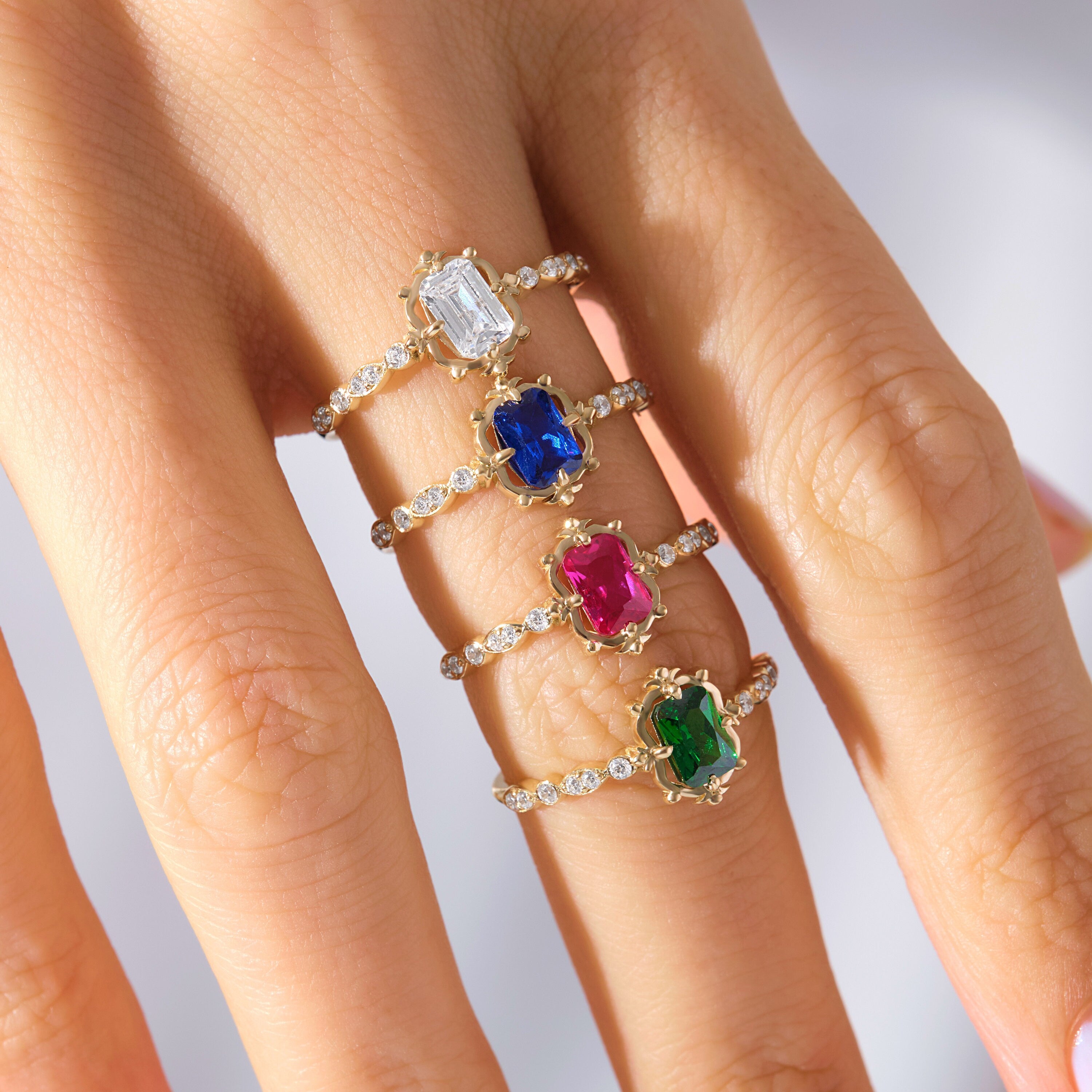Emerald Cut Diamond Stackable Ring – 10K / 14K / 18K Solid Gold 💎✨
A modern yet timeless rectangle emerald-cut diamond ring, accented with sparkling round side stones. Its slim band design makes it perfect as a wedding band, promise ring, or stackable everyday piece.