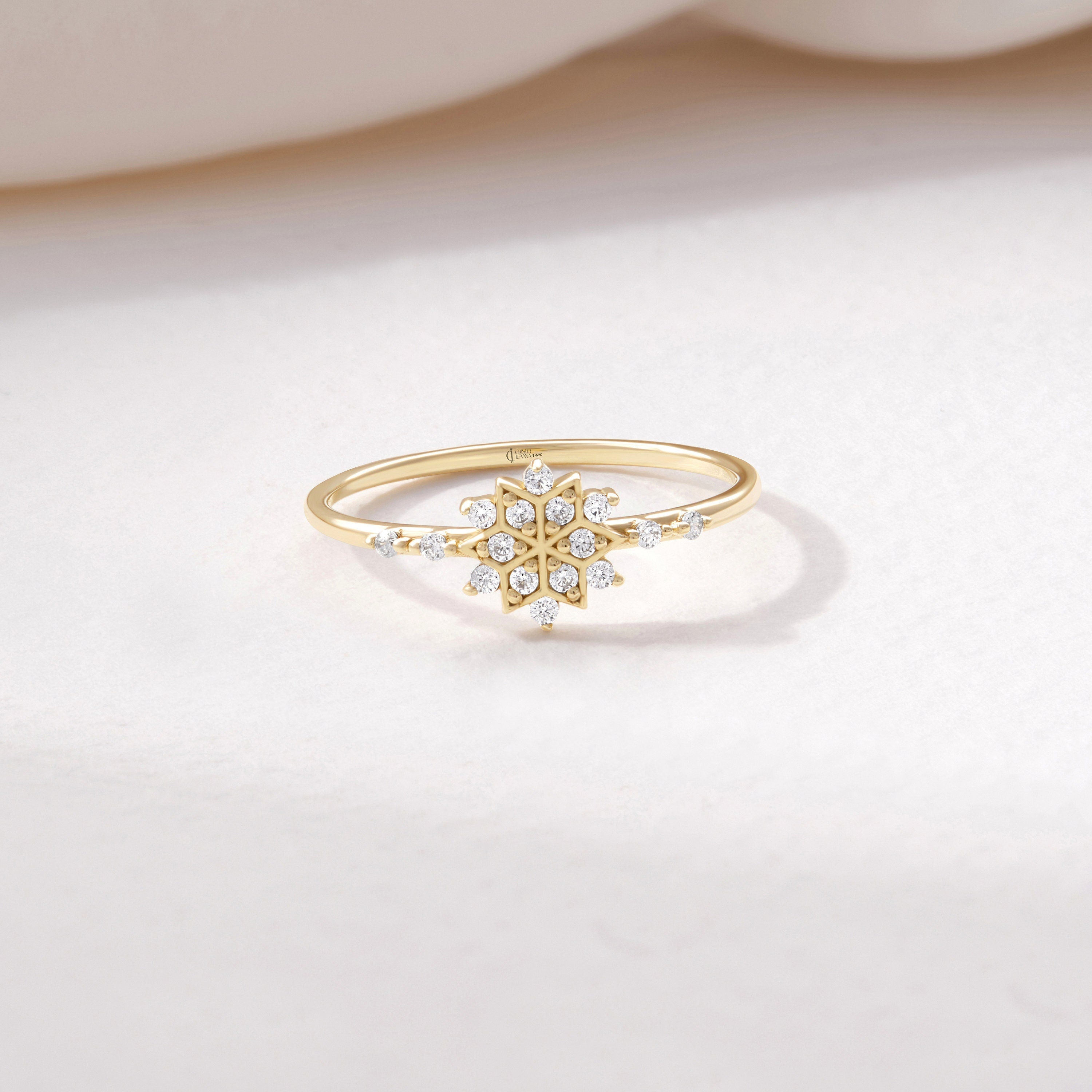 ❄️ Snowflake Moissanite Wedding Ring – 14K Solid Gold Vintage Floral Design 💍

Celebrate the beauty of winter and timeless romance with this Snowflake Moissanite Wedding Ring. Designed in an elegant floral cluster style, it radiates brilliance and charm — a perfect piece for brides who adore delicate, nature-inspired jewelry.