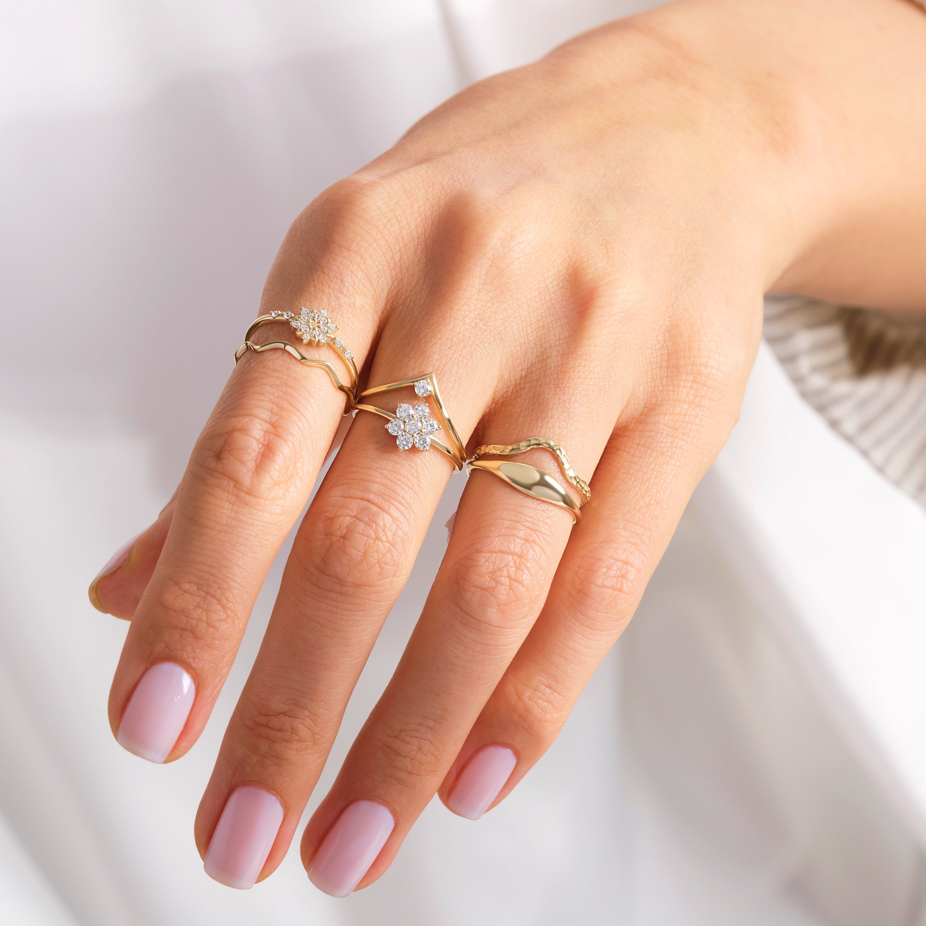 ❄️ Snowflake Moissanite Wedding Ring – 14K Solid Gold Vintage Floral Design 💍

Celebrate the beauty of winter and timeless romance with this Snowflake Moissanite Wedding Ring. Designed in an elegant floral cluster style, it radiates brilliance and charm — a perfect piece for brides who adore delicate, nature-inspired jewelry.