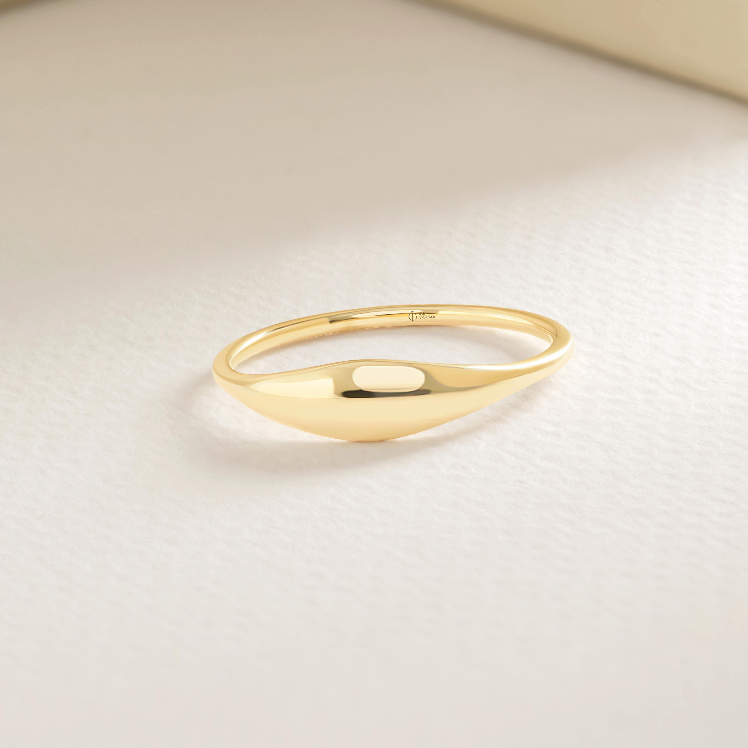 💍 Dome Statement Ring – 14K Solid Gold

This sleek dome ring features a polished rounded band that blends delicate simplicity with a bold, modern look. Its slim yet chunky silhouette makes it perfect for pinky wear, everyday styling, or as a minimal engagement band. A timeless solid gold essential designed for effortless elegance. ✨