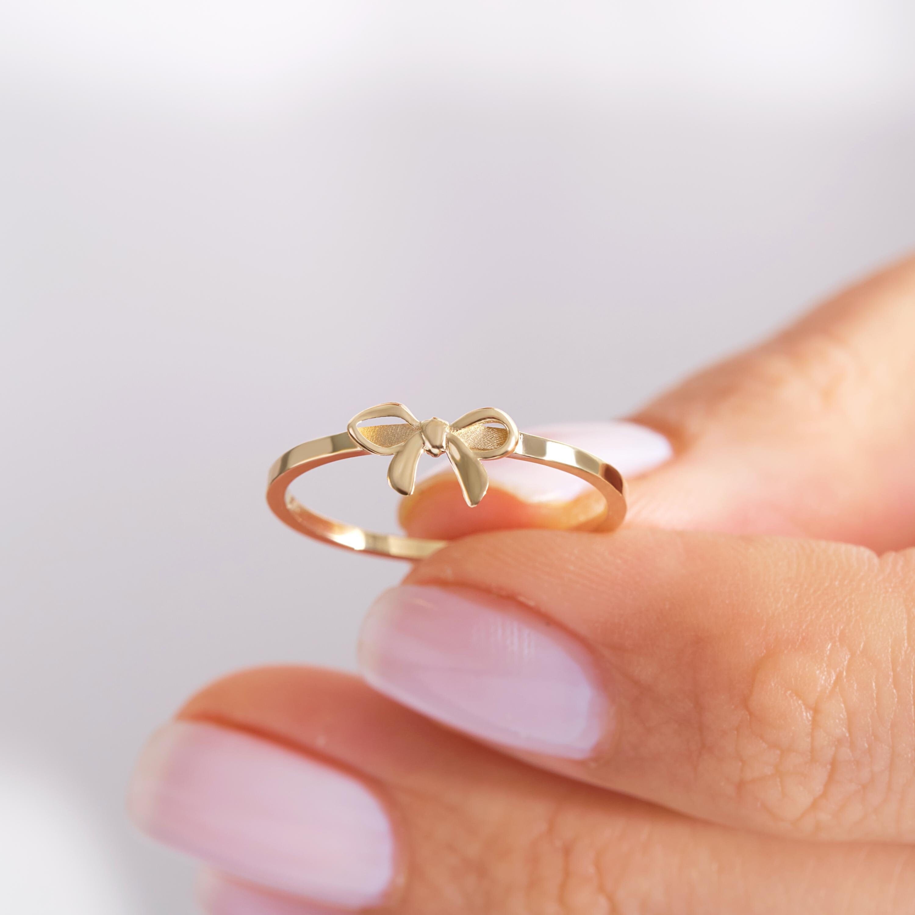 Ribbon Bow 14K Solid Gold Ring – Dainty Bowtie Stacking Ring for Women 🎀✨
Sweet, feminine, and full of charm — this Ribbon Bow Ring is the perfect symbol of elegance and connection. Handcrafted from solid 14K gold, the delicate bowknot design makes it a timeless choice for stacking, gifting, or celebrating your closest bonds.