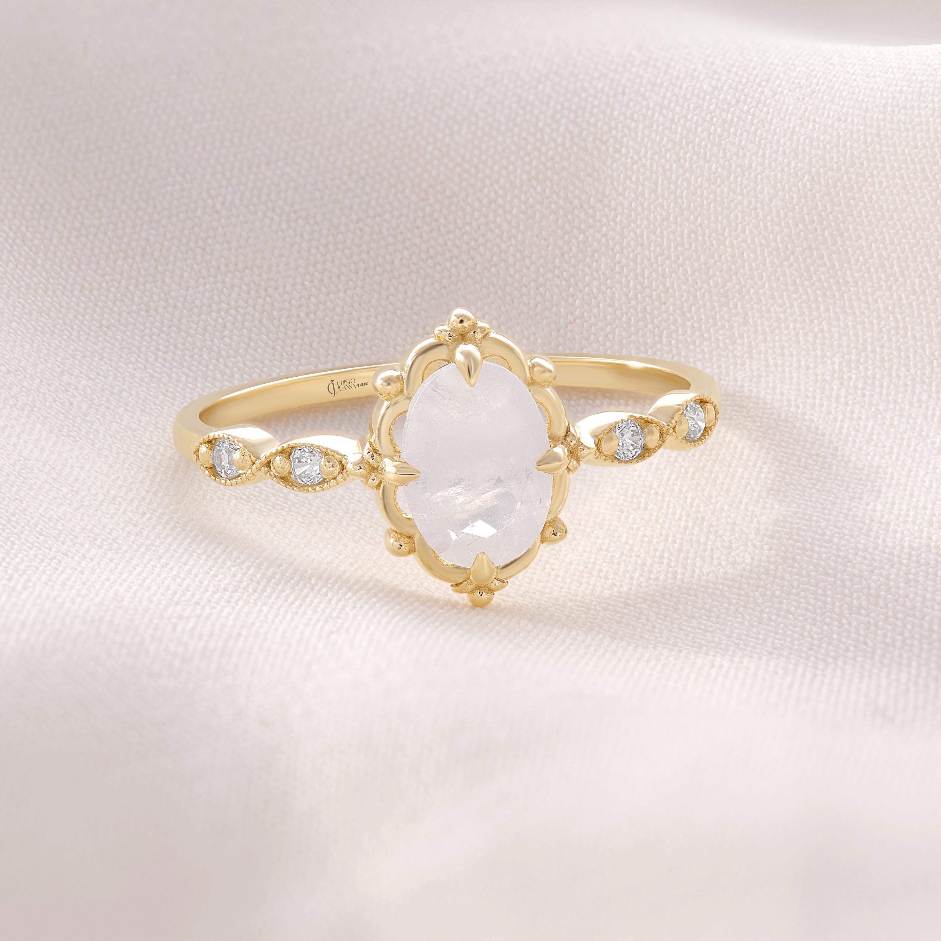 Moonstone Art Deco Ring – 10K / 14K / 18K Solid Gold 🌙✨
A luminous oval moonstone set in an Art Deco-inspired band, accented with sparkling side diamonds or moissanites. This handcrafted ring combines elegance and mystical charm, perfect for engagements, promise rings, or as a meaningful gift. 🌿💍