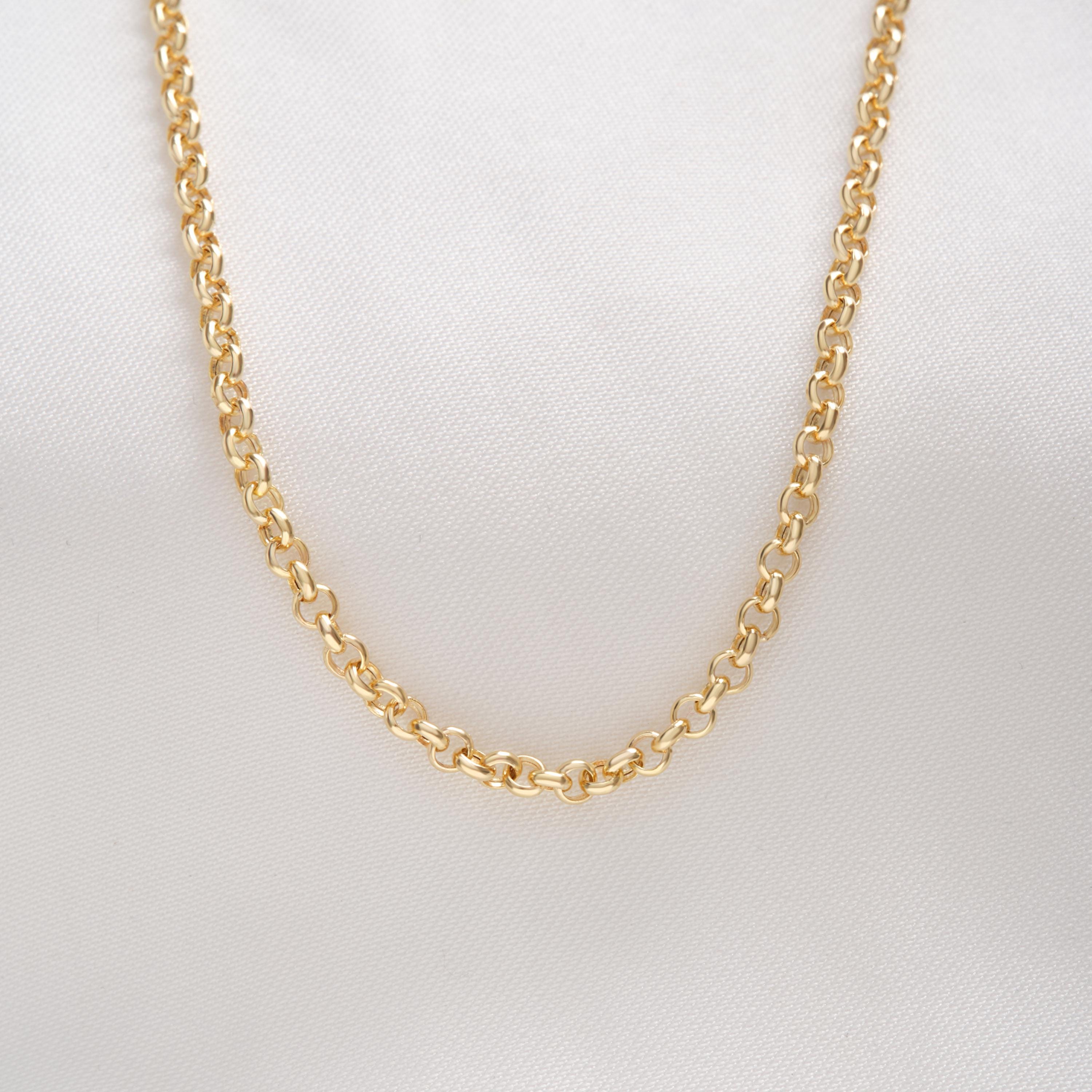 Doc Chain Necklace – 14K Solid Gold ✨💛
Elegant and timeless, this 2.5 mm multilink chain necklace is crafted in solid 14K gold. Perfect for daily wear or layering with your favorite pendants, it offers a sleek and modern look that elevates any outfit. 🌟
