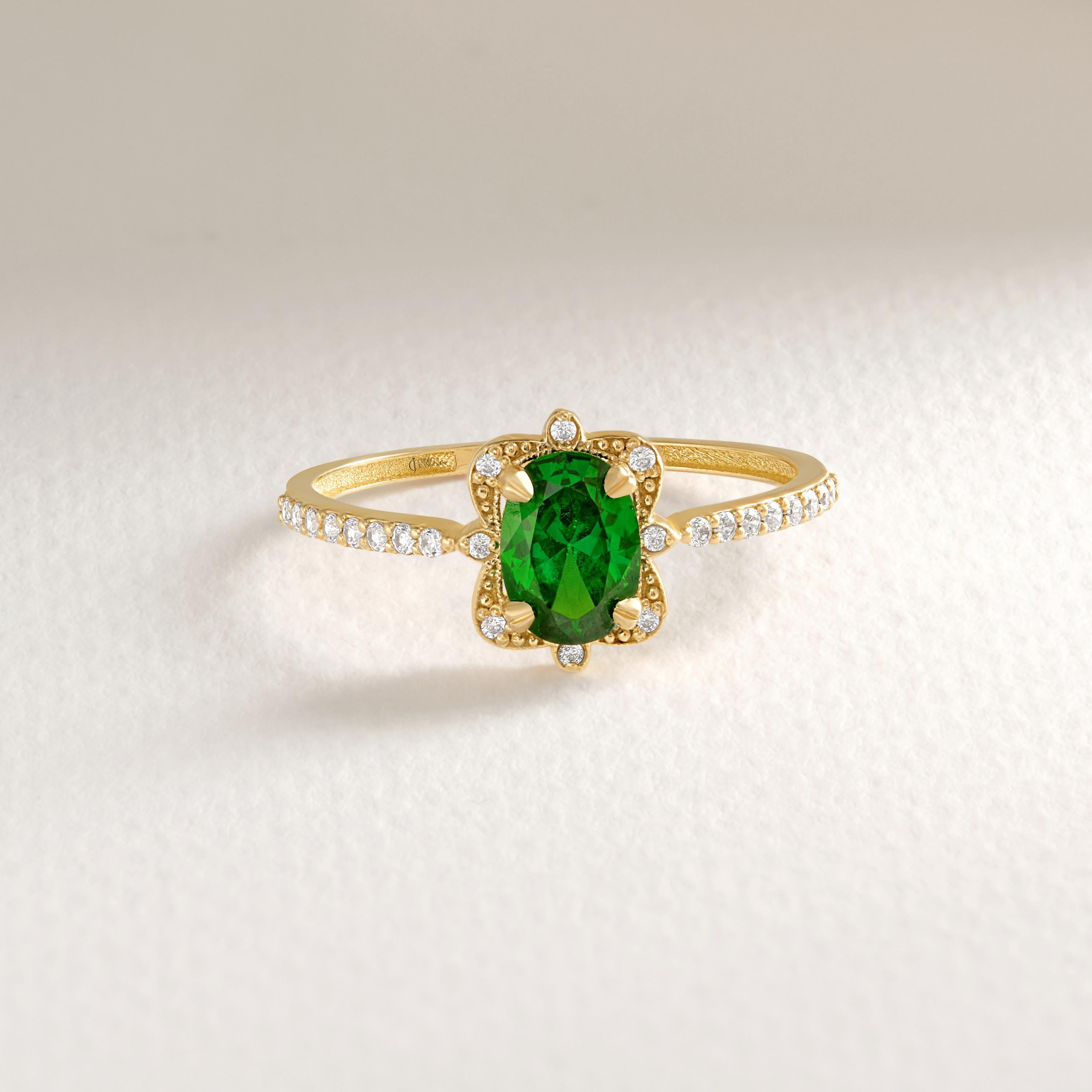 Oval Emerald Engagement Ring – 10K / 14K / 18K Solid Gold 💚✨
A stunning oval-cut emerald set on a slim art deco-inspired band, accented with sparkling round diamonds. Perfect as a birthstone, engagement, or wedding ring, this elegant design can also be customized with Diamond or Moissanite side stones upon request.