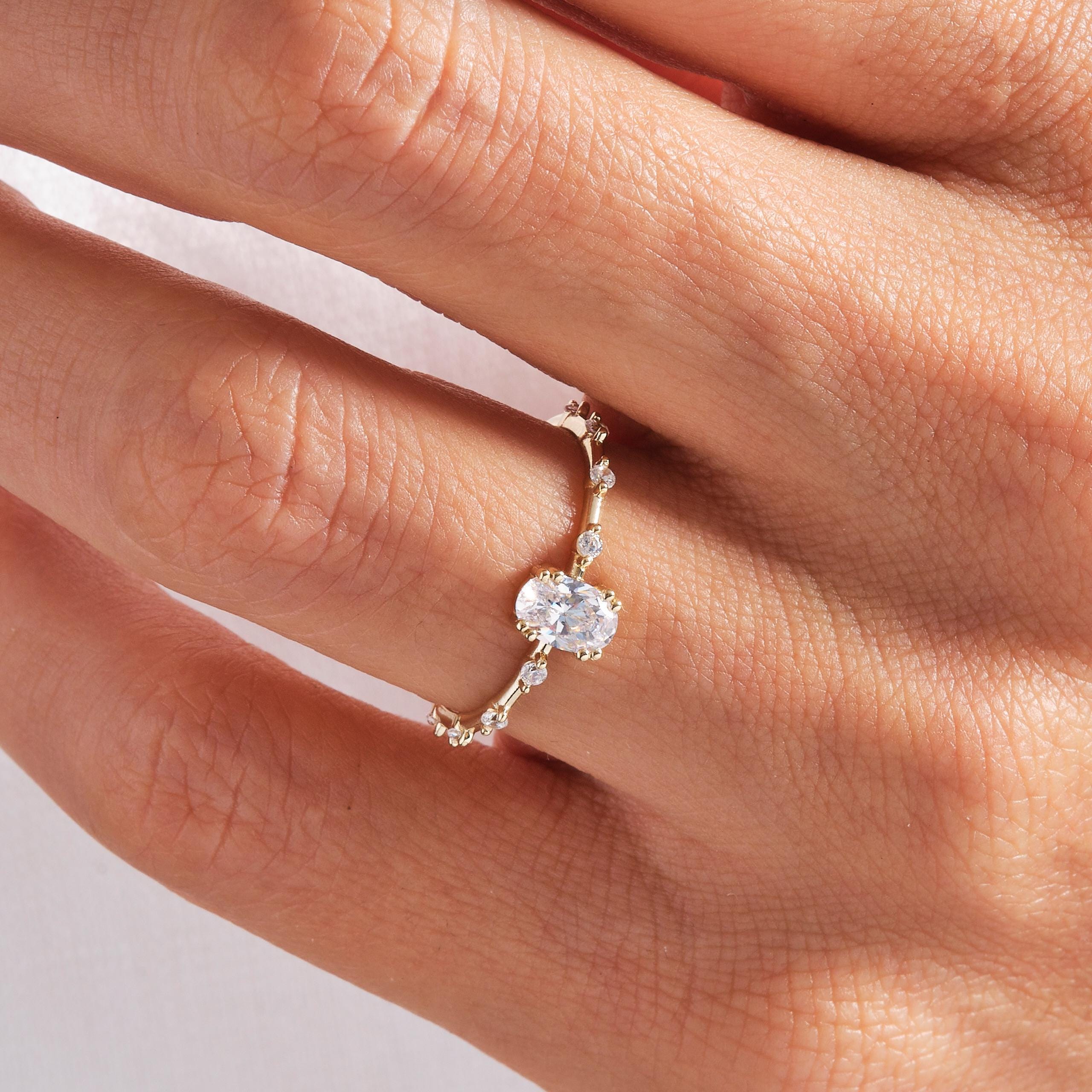 Oval Diamond Engagement Ring – 14K Solid Gold Art Deco Band 💍✨
Timeless elegance meets handcrafted beauty in this Oval Diamond Engagement Ring, designed in a vintage-inspired Art Deco style. Featuring a brilliant 6x4 mm oval-cut diamond (or moissanite) and delicate side stones, this ring radiates refinement from every angle.