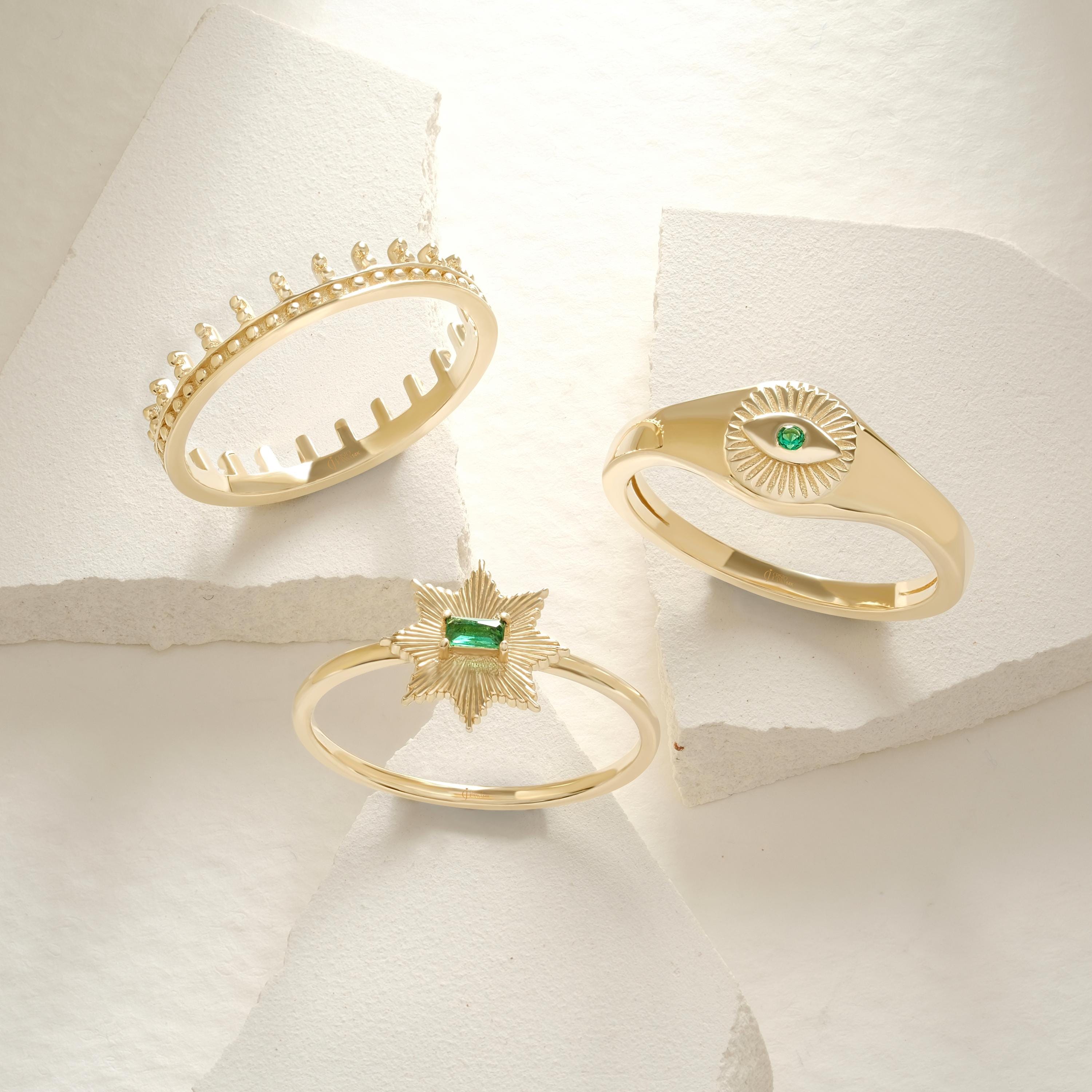 Crown Stacking Princess Ring – 10K / 14K / 18K Solid Gold 👑✨
A royal-inspired crown band designed for stacking or wearing as a bold statement ring. Its tiara-like shape makes it a meaningful gift for special occasions and a unique piece to celebrate elegance and strength.