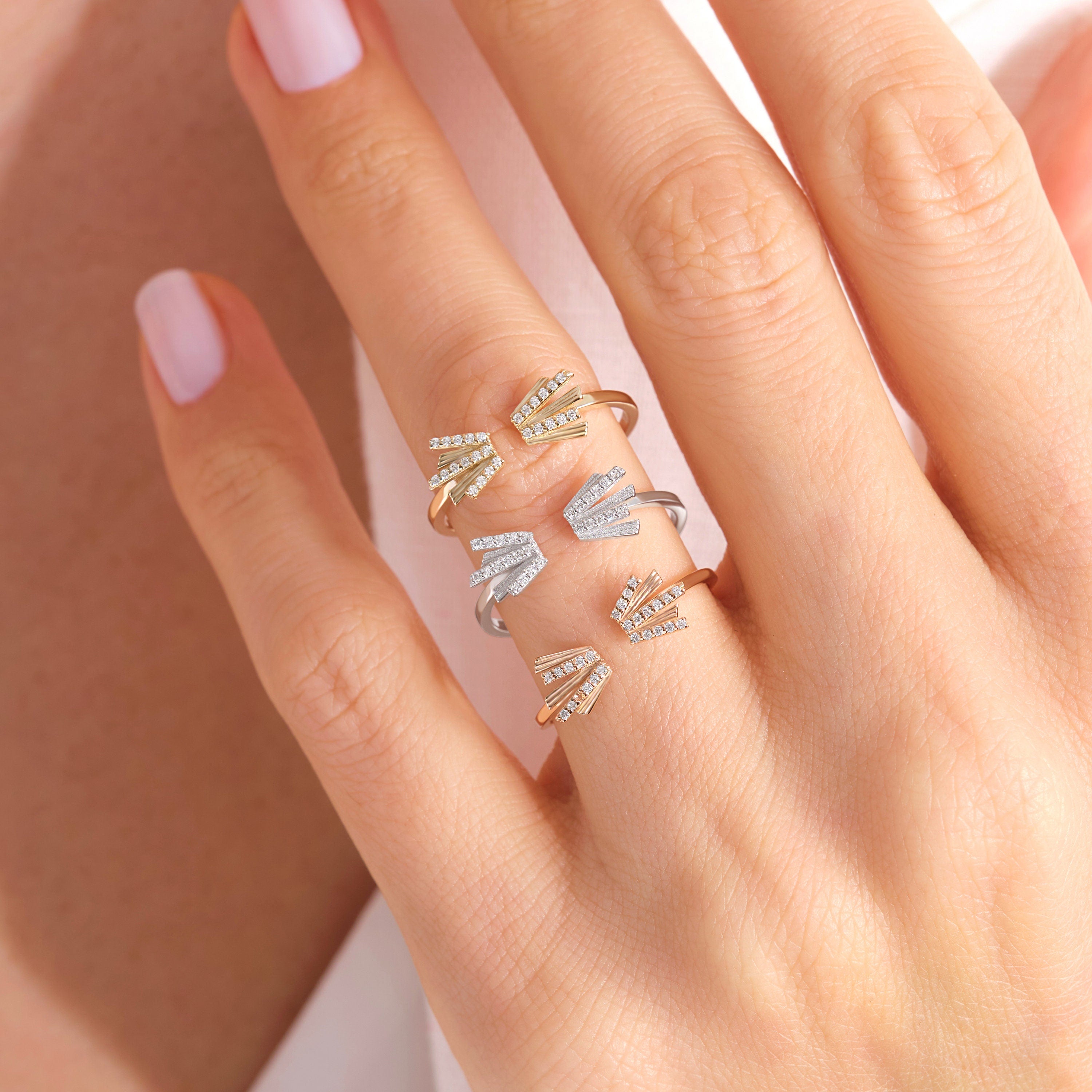 Thin Diamond W Shape Ring – 10K / 14K / 18K Solid Gold ✨💍
A delicate open W-shaped band adorned with tiny sparkling stones. This elegant design is perfect for stacking, wearing as a minimal statement, or gifting as a bridesmaid or anniversary ring.