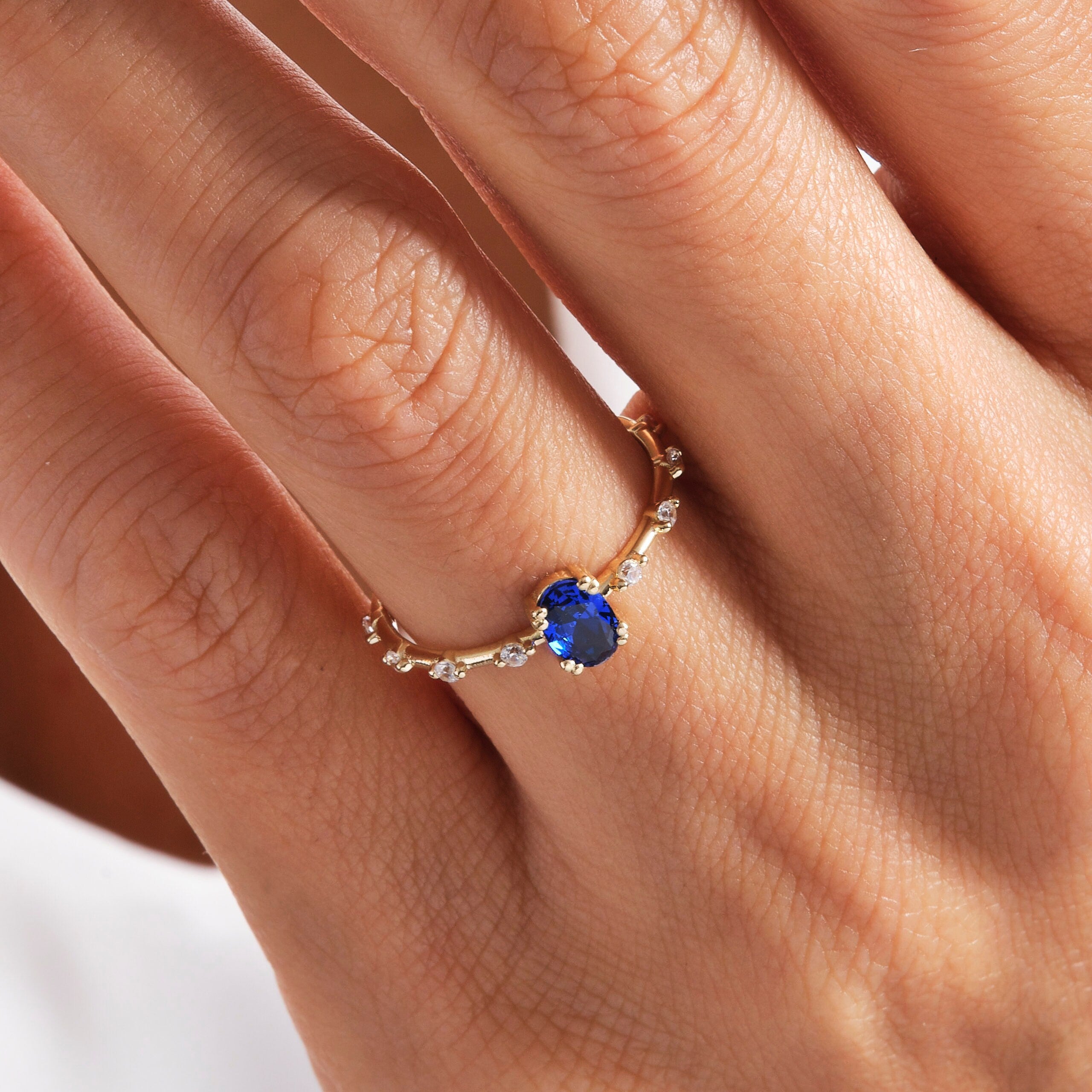 Oval Sapphire Engagement Ring – 14K Solid Gold ✨💙
A stunning oval blue sapphire engagement ring accented with sparkling side diamonds. Perfect for September birthdays or anyone who loves classic elegance, this ring can be customized with Diamond or Moissanite for the perfect shine. 💍