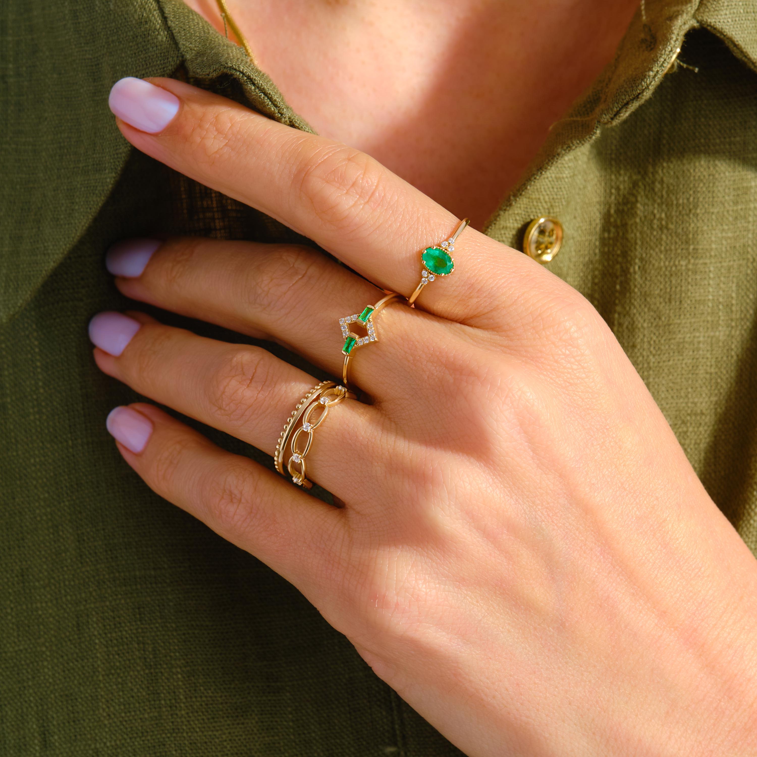 Beaded 14K Gold Wedding Band – Timeless Solid Gold Design ✨💍
With its delicate texture and elegant style, this beaded wedding band is perfect both as a wedding ring and as a chic everyday stackable ring. A timeless and minimalist choice for women who love refined jewelry.