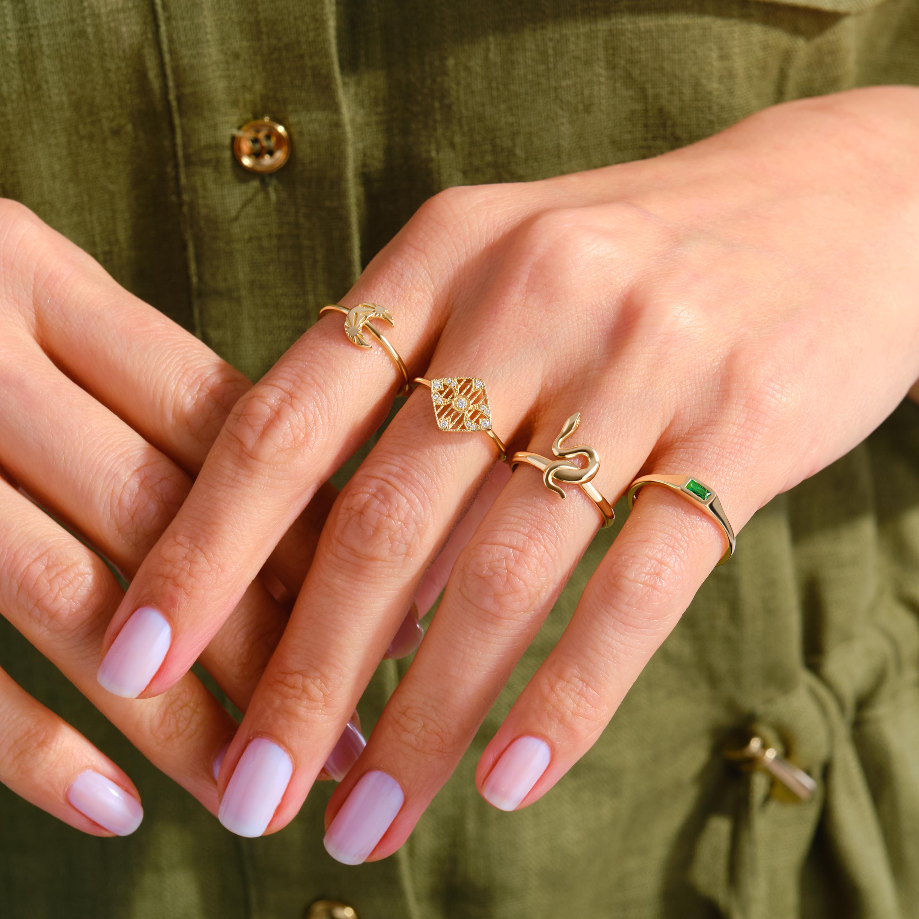 Rhombus Signet Ring – 14K Solid Gold Sun & Moon Open Band 💫✨
This Rhombus Signet Ring redefines modern minimalism with celestial charm. Designed in a unique geometric kite shape, it features delicate diamond accents that capture the balance of sun and moon energy — symbolizing harmony, transformation, and inner strength.