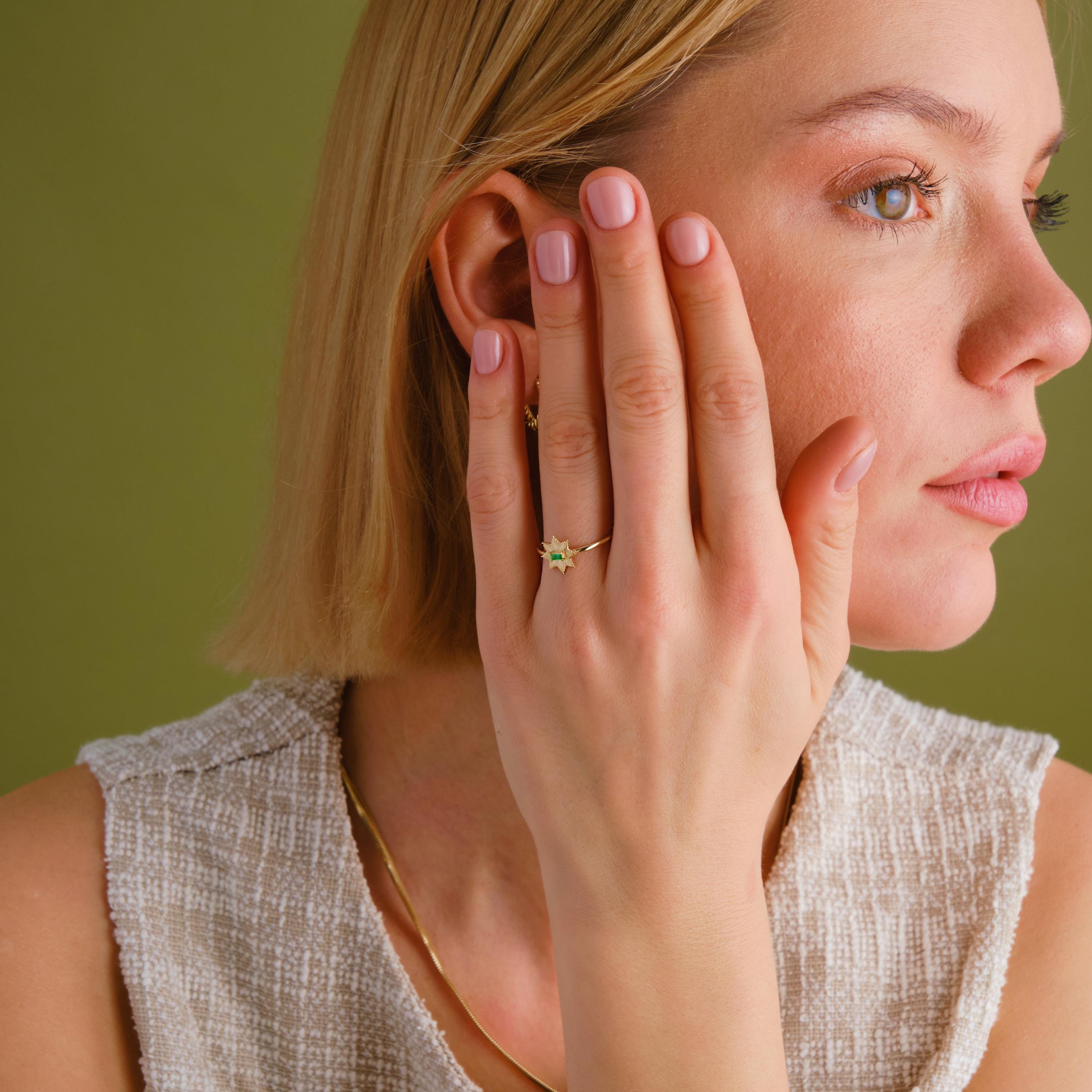 ⭐ Star Emerald Ring | 14K Solid Gold North Star Baguette Birthstone Ring

Inspired by the guiding light of the North Star, this elegant celestial emerald ring is handcrafted in solid gold and features a sleek baguette-cut green gemstone set in a refined bezel design. Minimal yet symbolic, it represents hope, guidance, and new beginnings.

A perfect choice for a meaningful birthstone ring, Valentine’s Day gift, or everyday luxury jewelry.