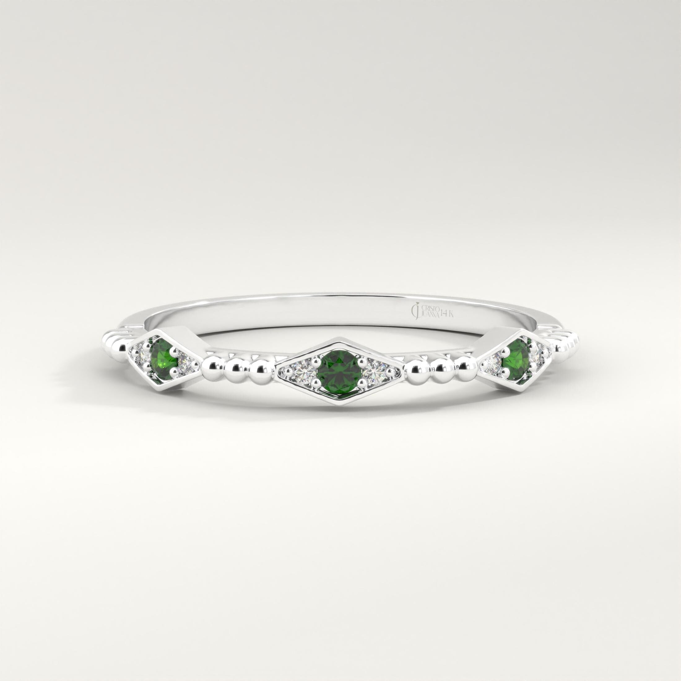 Dainty Emerald Stacking Ring – 10K / 14K / 18K Solid Gold 💚✨
A delicate emerald ring accented with sparkling side diamonds, perfect for stacking or wearing alone. Its elegant and minimalist design makes it a thoughtful birthstone gift or a charming everyday accessory.