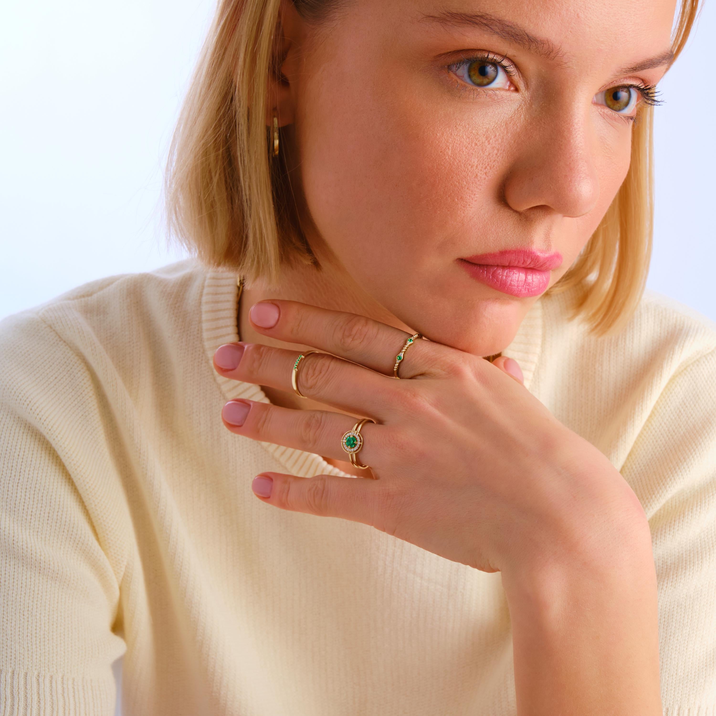 Dainty Emerald Stacking Ring – 10K / 14K / 18K Solid Gold 💚✨
A delicate emerald ring accented with sparkling side diamonds, perfect for stacking or wearing alone. Its elegant and minimalist design makes it a thoughtful birthstone gift or a charming everyday accessory.