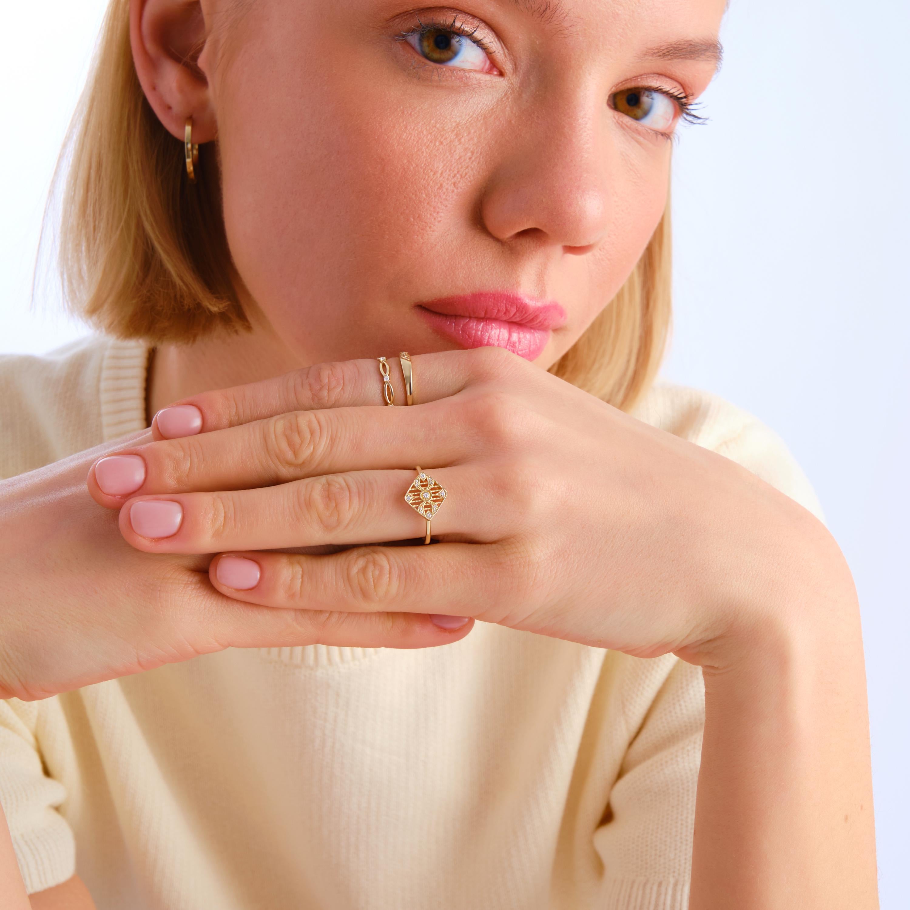 Rhombus Signet Ring – 14K Solid Gold Sun & Moon Open Band 💫✨
This Rhombus Signet Ring redefines modern minimalism with celestial charm. Designed in a unique geometric kite shape, it features delicate diamond accents that capture the balance of sun and moon energy — symbolizing harmony, transformation, and inner strength.