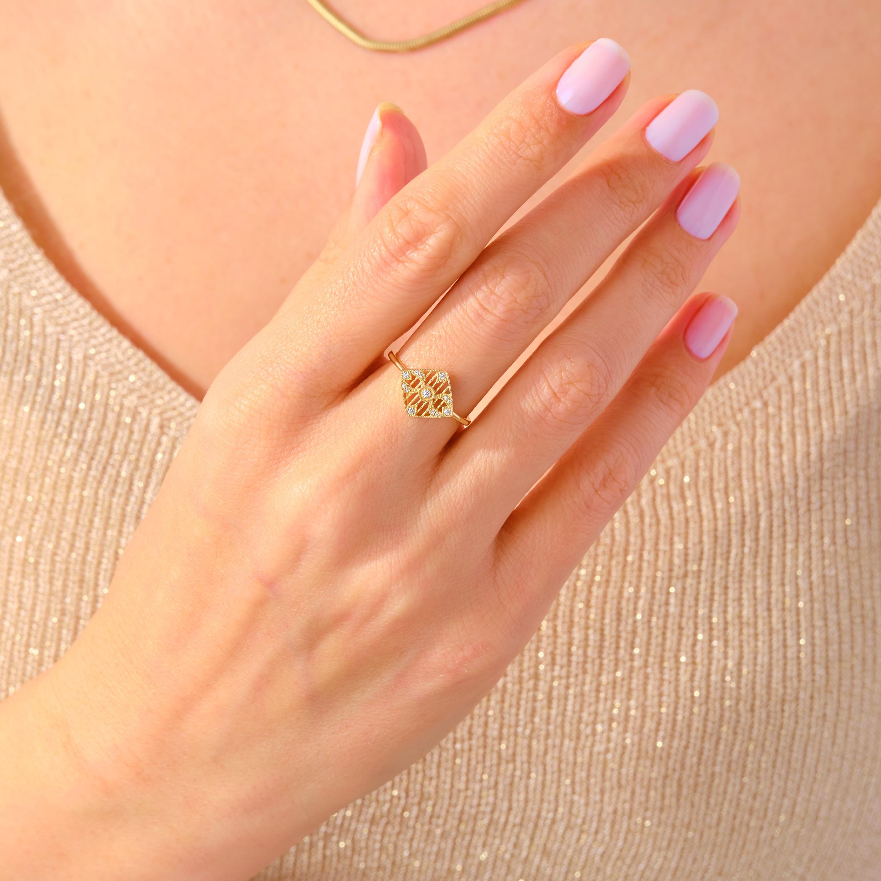 Rhombus Signet Ring – 14K Solid Gold Sun & Moon Open Band 💫✨
This Rhombus Signet Ring redefines modern minimalism with celestial charm. Designed in a unique geometric kite shape, it features delicate diamond accents that capture the balance of sun and moon energy — symbolizing harmony, transformation, and inner strength.