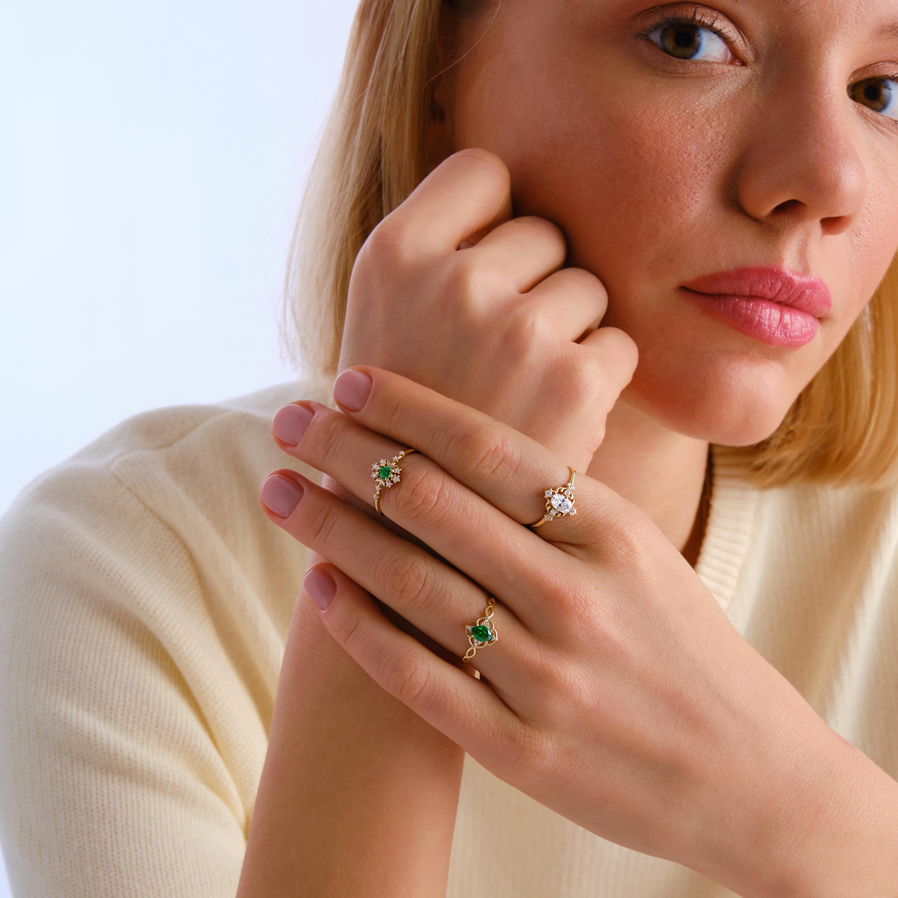 Oval Diamond Engagement Ring – 10K / 14K / 18K Solid Gold ✨💍
A timeless piece that blends vintage charm with modern elegance. Featuring a sparkling 6x4 mm oval-cut diamond (or moissanite) surrounded by delicate side stones, this ring makes a stunning choice for engagements, anniversaries, or milestone moments. 💎