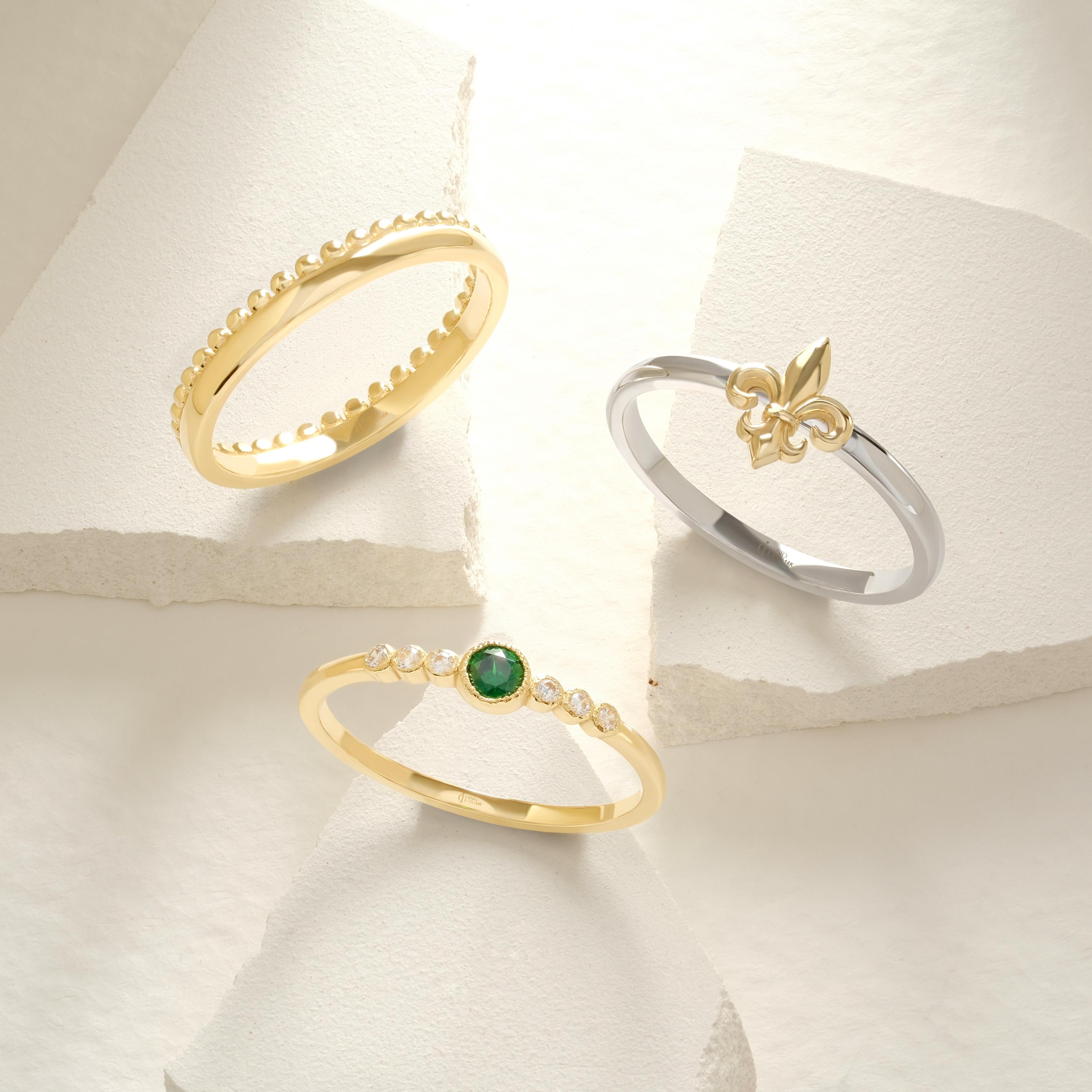 Beaded Wedding Ring – 10K / 14K / 18K Solid Gold ✨💍
This beaded solid gold ring beautifully combines elegance and simplicity. With its delicate braided texture and polished plain finish, it’s perfect for everyday wear or as a minimalist wedding band. A timeless piece that complements any style — modern, classic, or boho. 💫