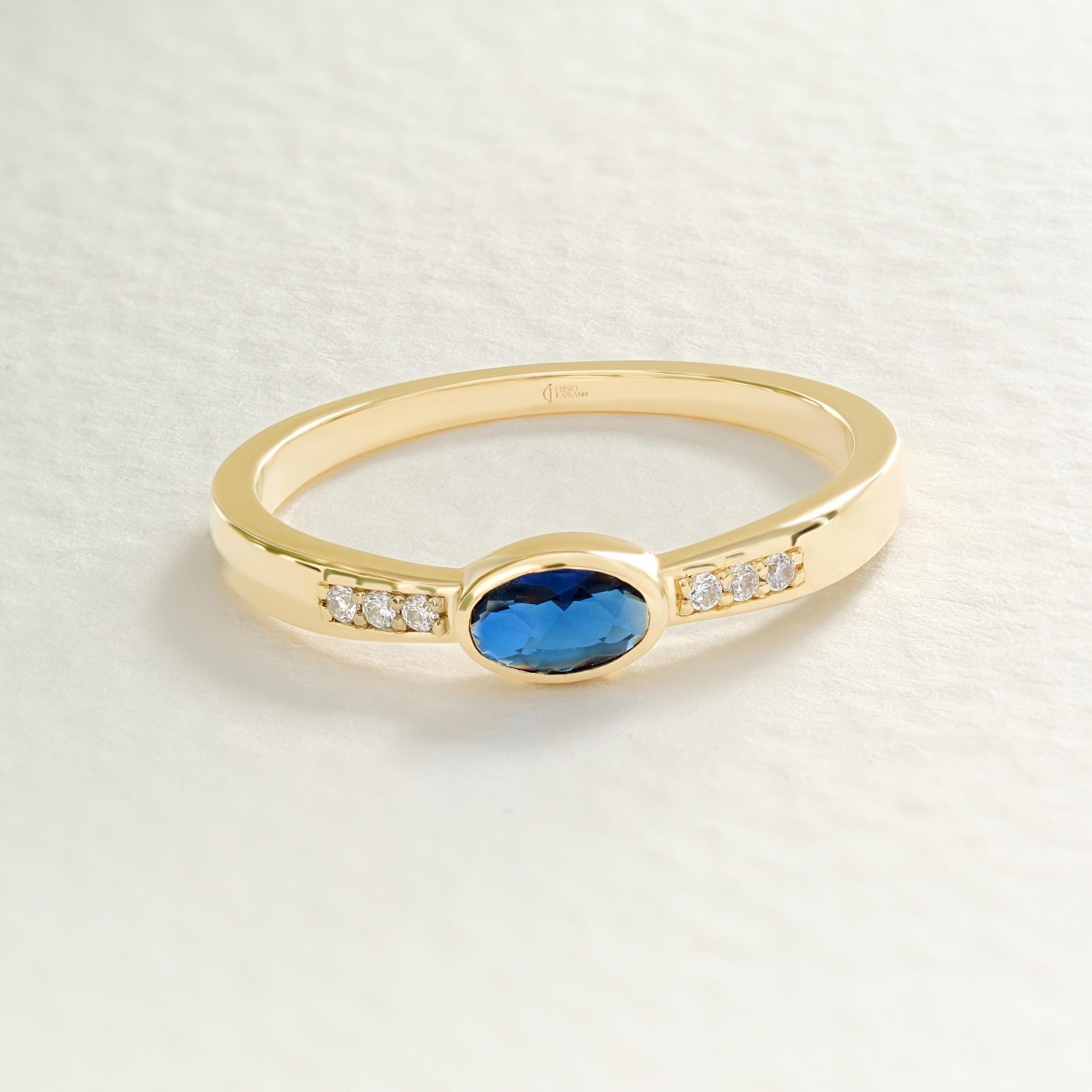 💙 Blue Sapphire Ring – 14K Solid Gold Oval September Birthstone Band
Celebrate deep elegance with this stunning blue sapphire ring, accented with tiny side diamonds. A graceful piece for meaningful moments — perfect as a September birthstone ring, sapphire engagement band, or anniversary gift.