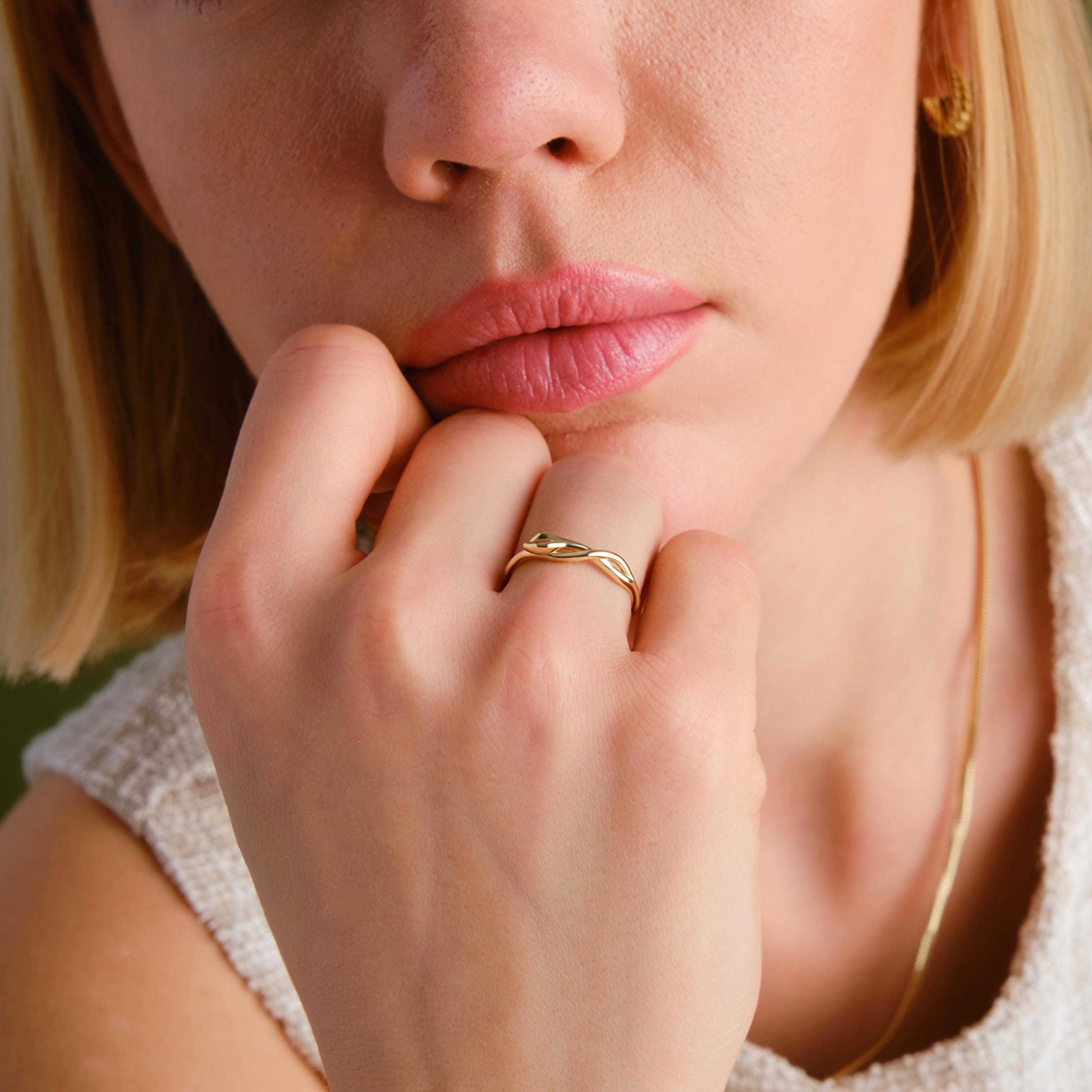 Snake Infinity Ring – 10K / 14K / 18K Solid Gold 🐍✨
A bold yet delicate eternity ring featuring a snake head design, symbolizing infinity, strength, and eternal love. Perfect for those who adore unique, gothic-inspired fine jewelry crafted in real solid gold.